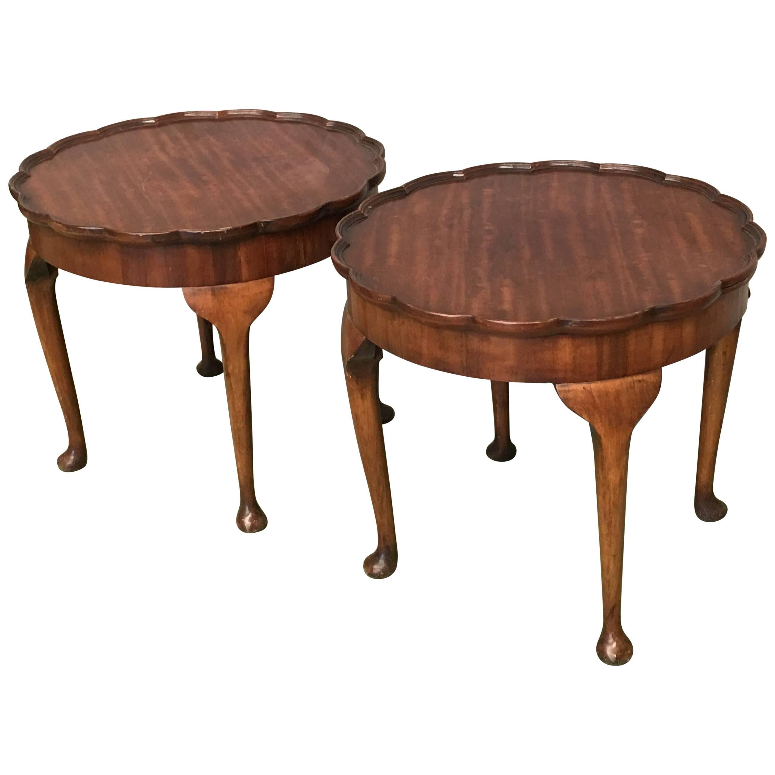 19th Century Pair of Side Salon Tables with Piecrust Fleur Top in Walnut