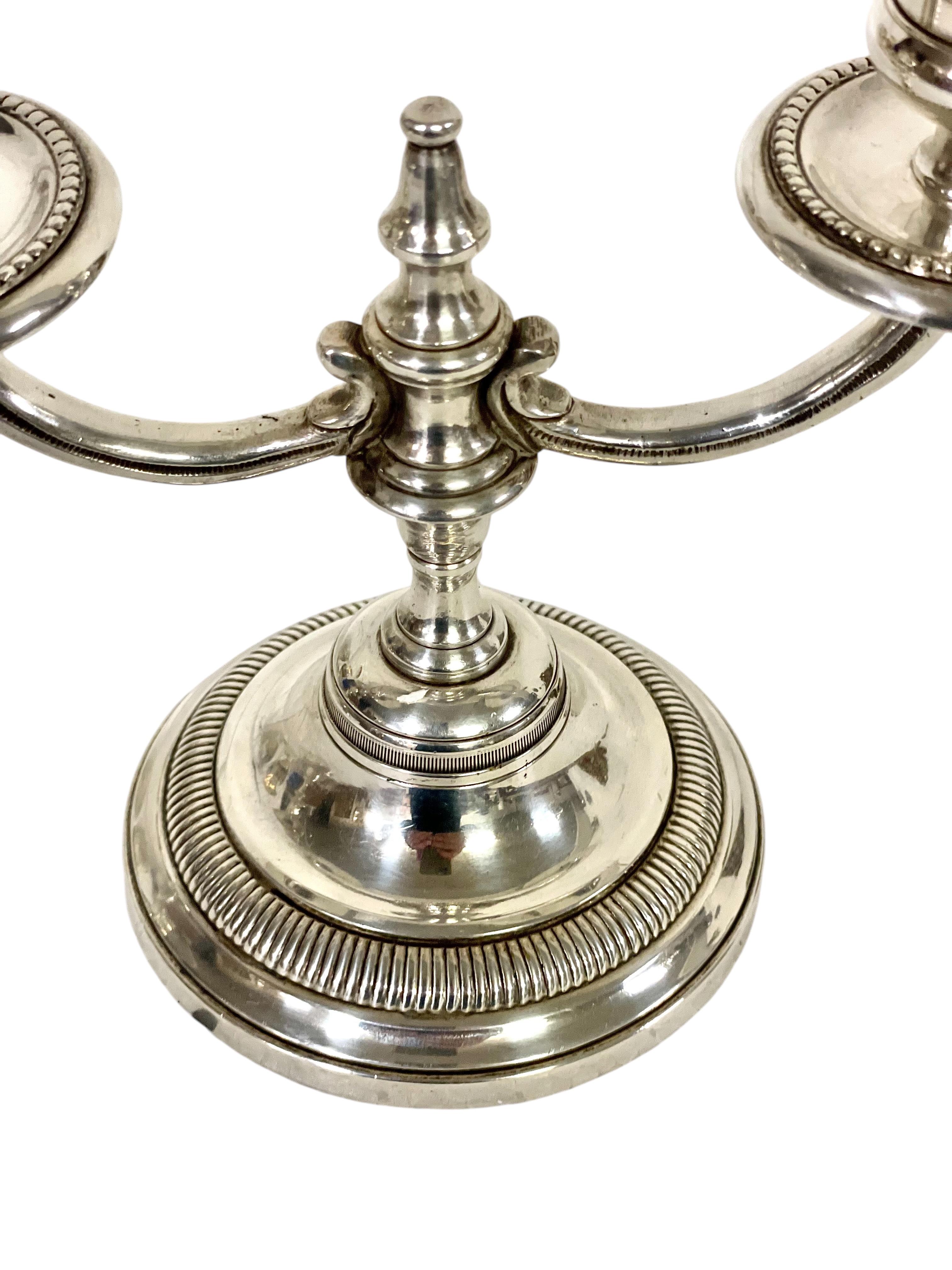 Coppia di candelabri in bronzo placcato argento del XIX secolo in vendita 4