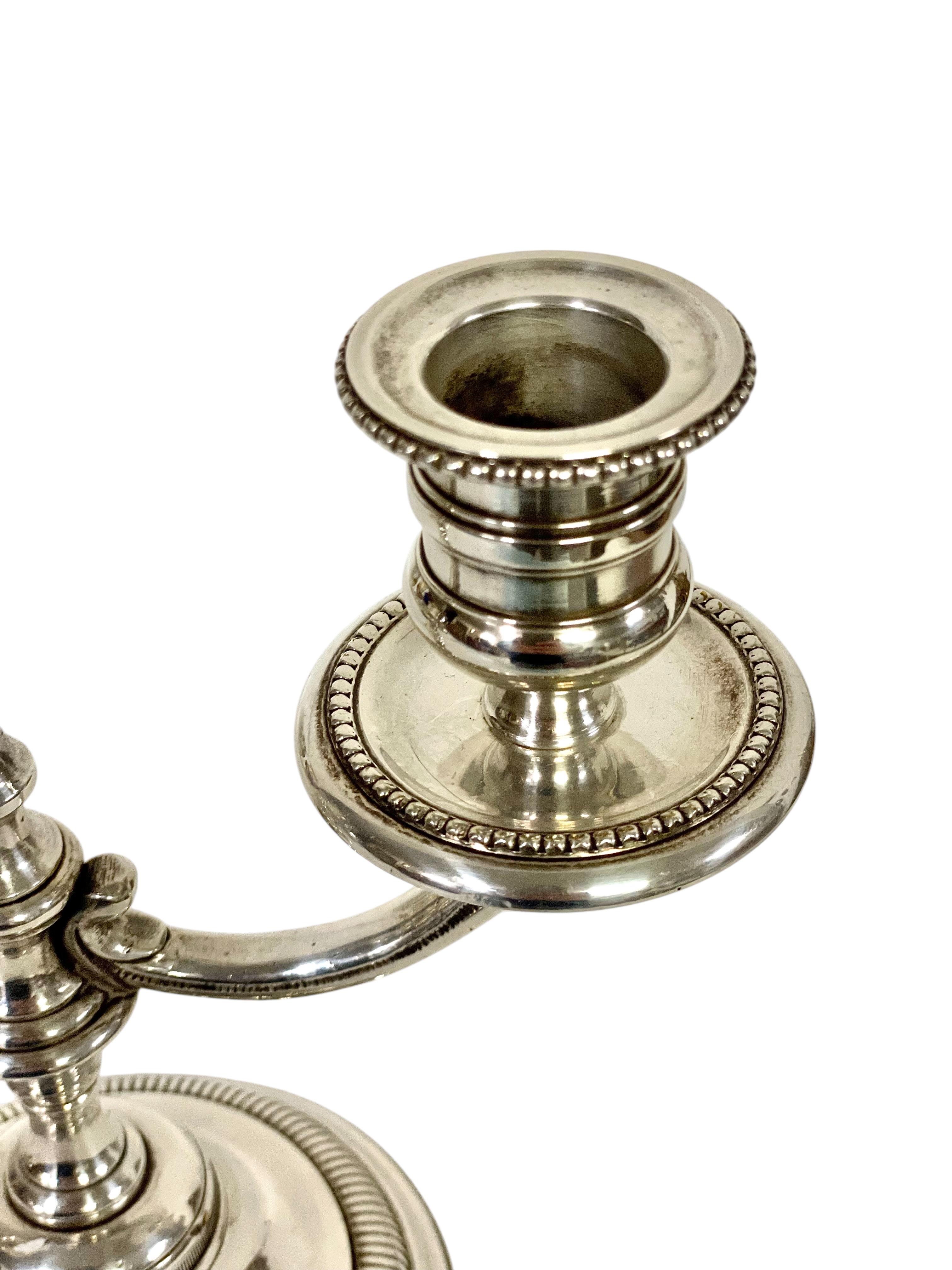 Coppia di candelabri in bronzo placcato argento del XIX secolo in vendita 2
