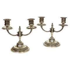 Paire de petits candélabres en bronze plaqué argent du XIXe siècle