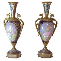 19ème siècle Paire de petits vases anciens en porcelaine bleue de Sèvres