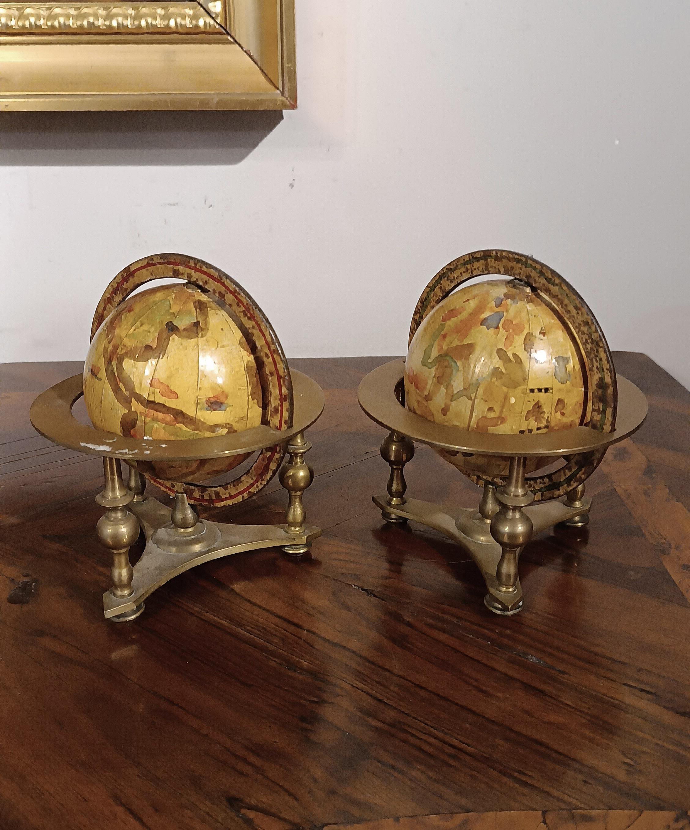 19th CENTURY PAIR OF SMALL WORLD GLOBES In Good Condition For Sale In Firenze, FI