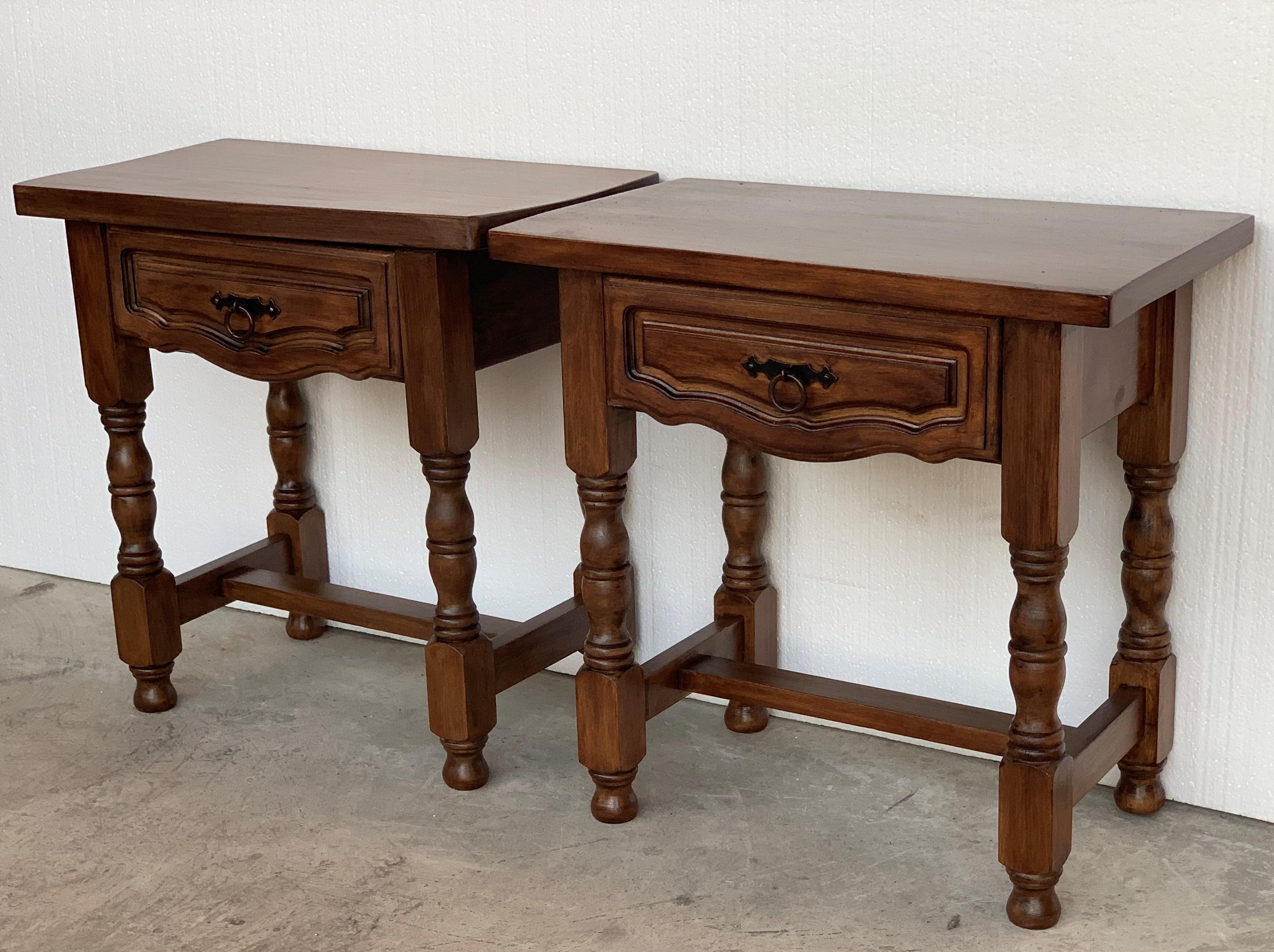 19th Century Pair of Spanish Nightstands, Side Tables with Carved Drawer In Good Condition In Miami, FL