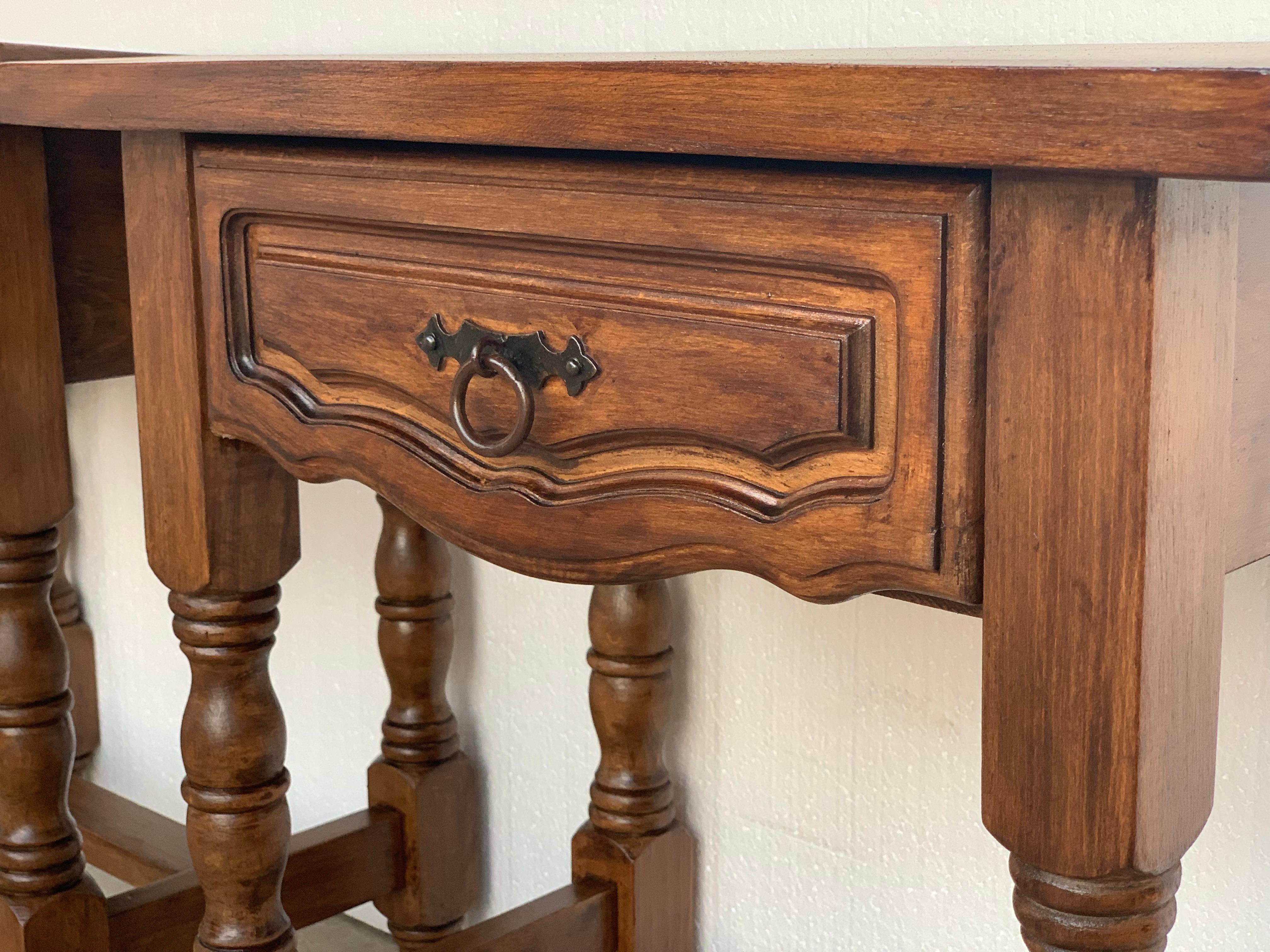 19th Century Pair of Spanish Nightstands, Side Tables with Carved Drawer 4