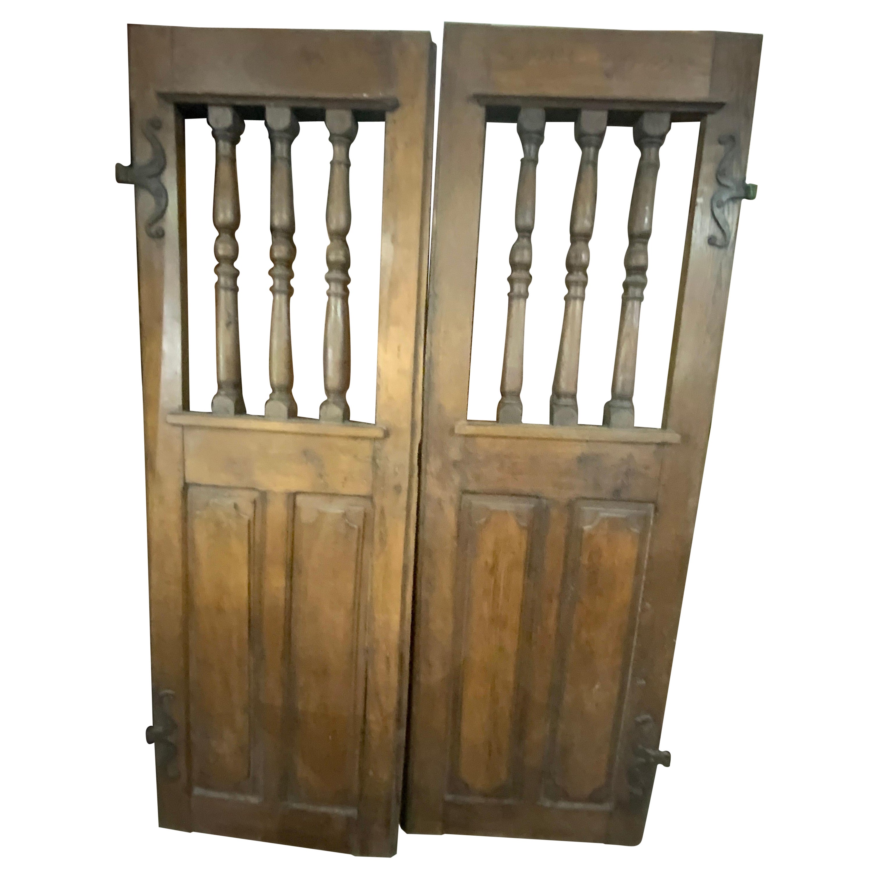 Coppia di porte in noce spagnolo del XIX secolo