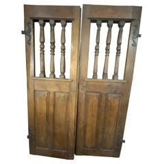 Coppia di porte in noce spagnolo del XIX secolo