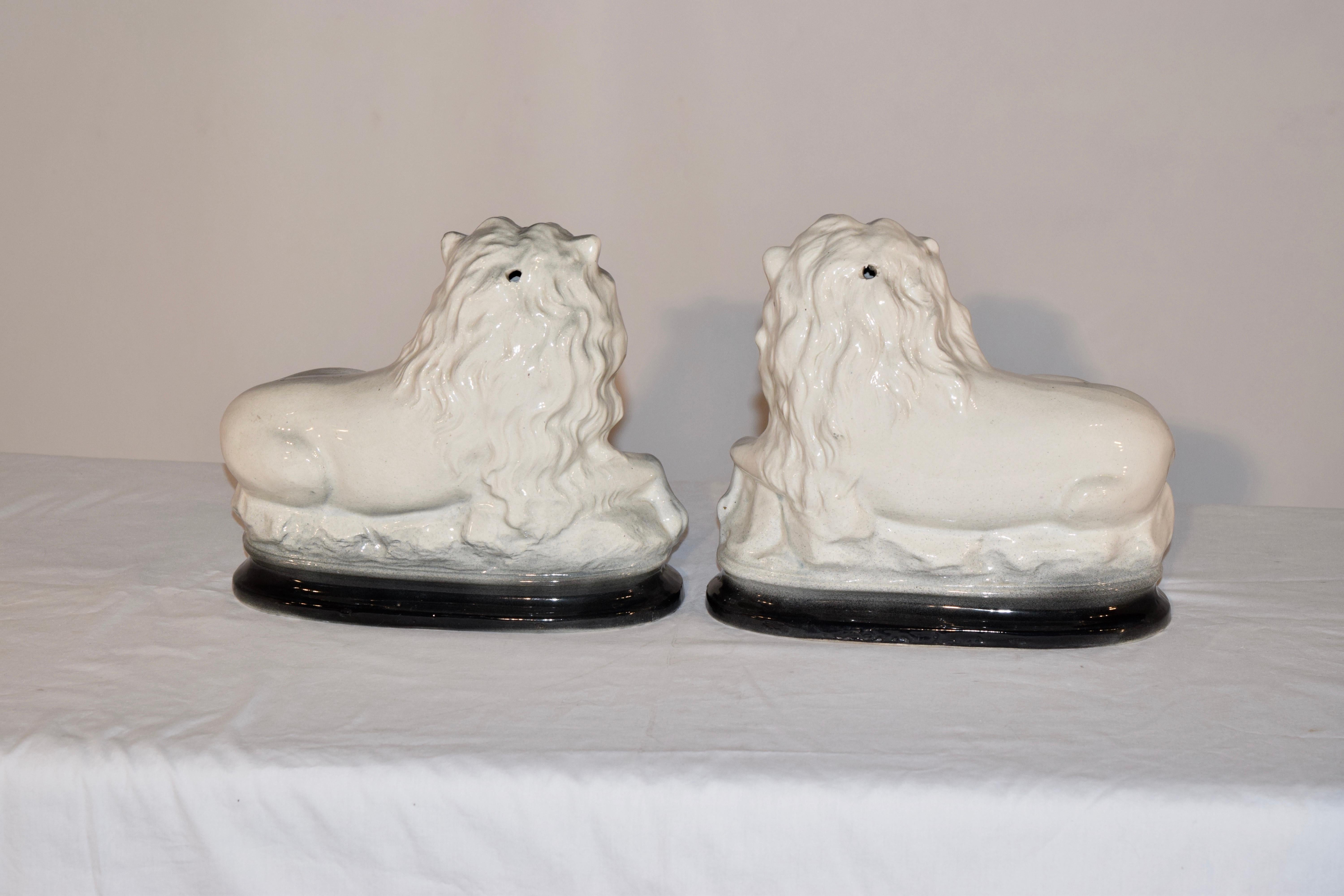 English 19th Century Pair of Staffordshire Lions