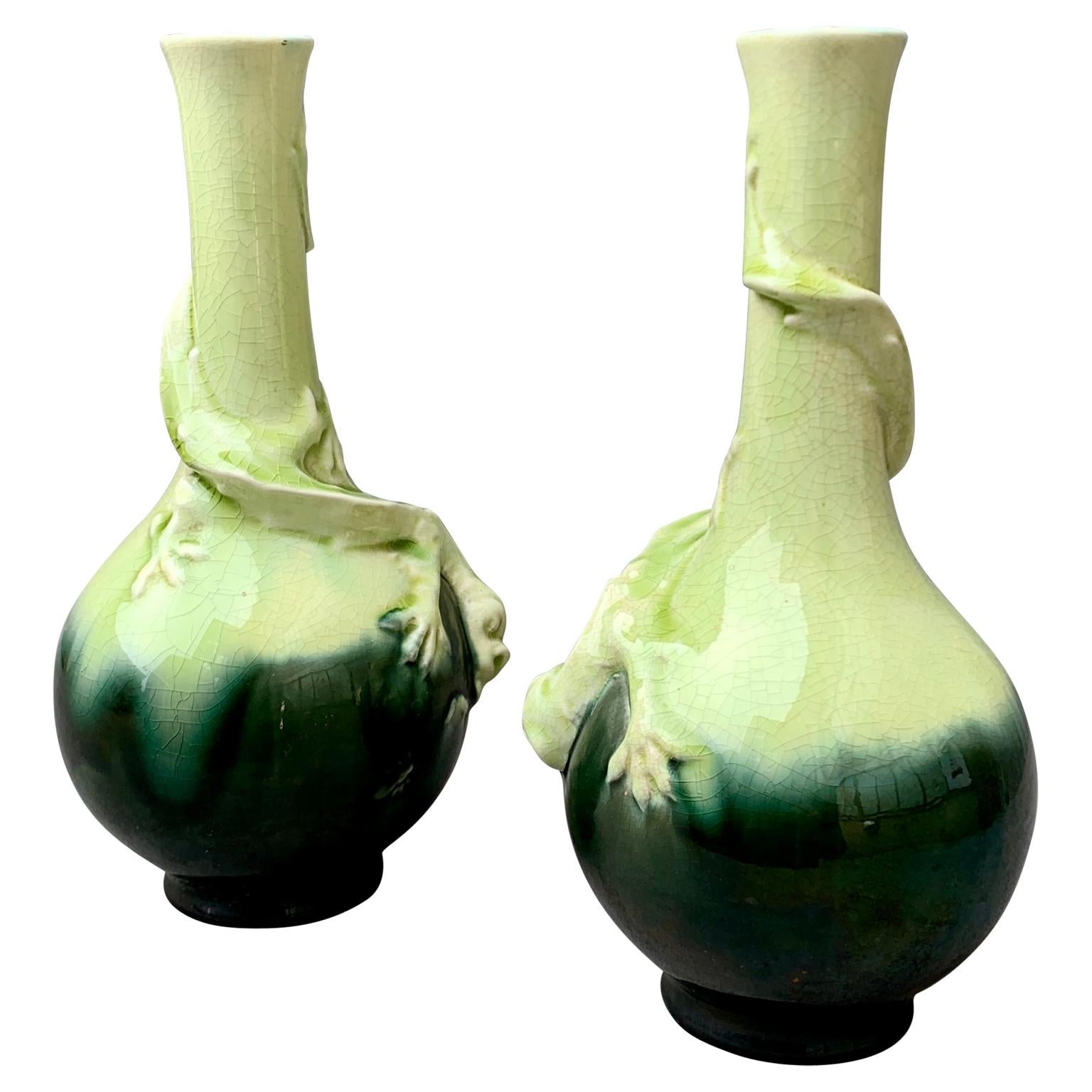 Fin du XIXe siècle  Paire de vases suédois Art Nouveau en majolique du 19ème siècle  en vente