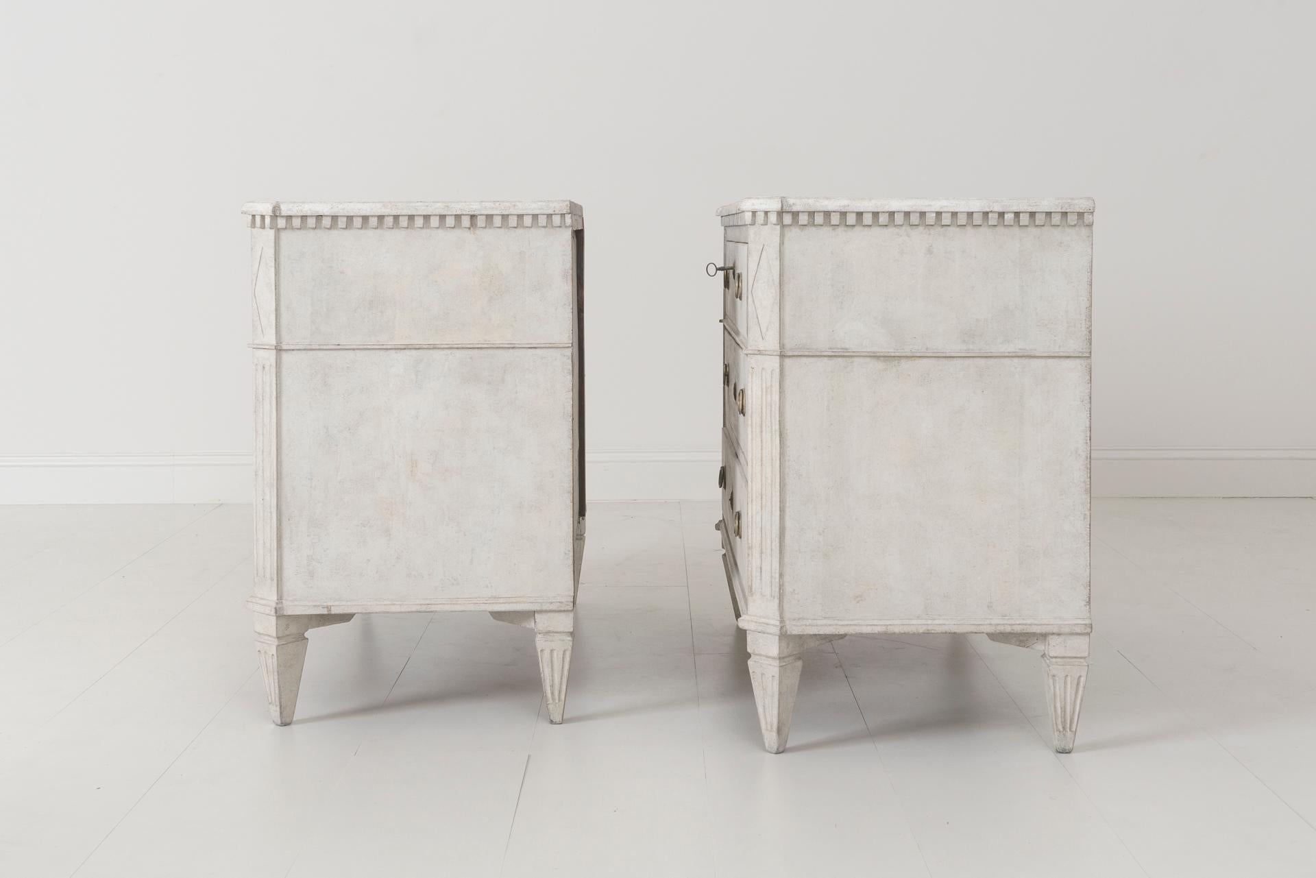 19th Century Pair of Swedish Gustavian Bedside Commodes 8