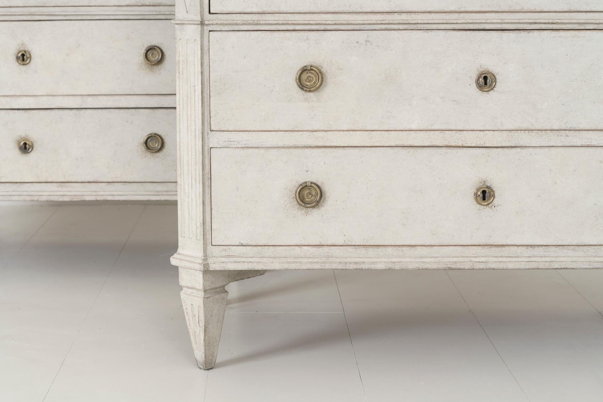 19th Century Pair of Swedish Gustavian Bedside Commodes 1