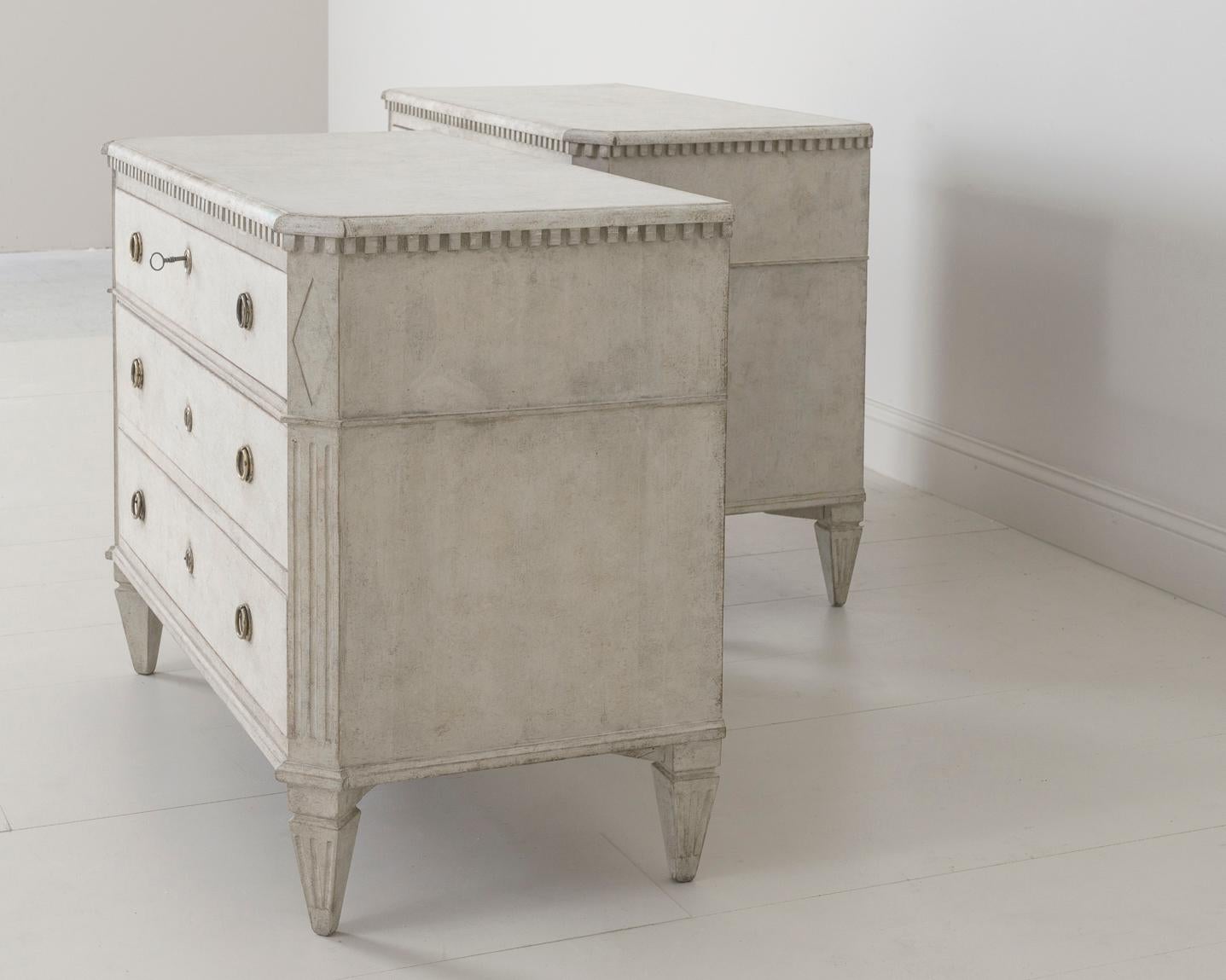 19th Century Pair of Swedish Gustavian Bedside Commodes 4