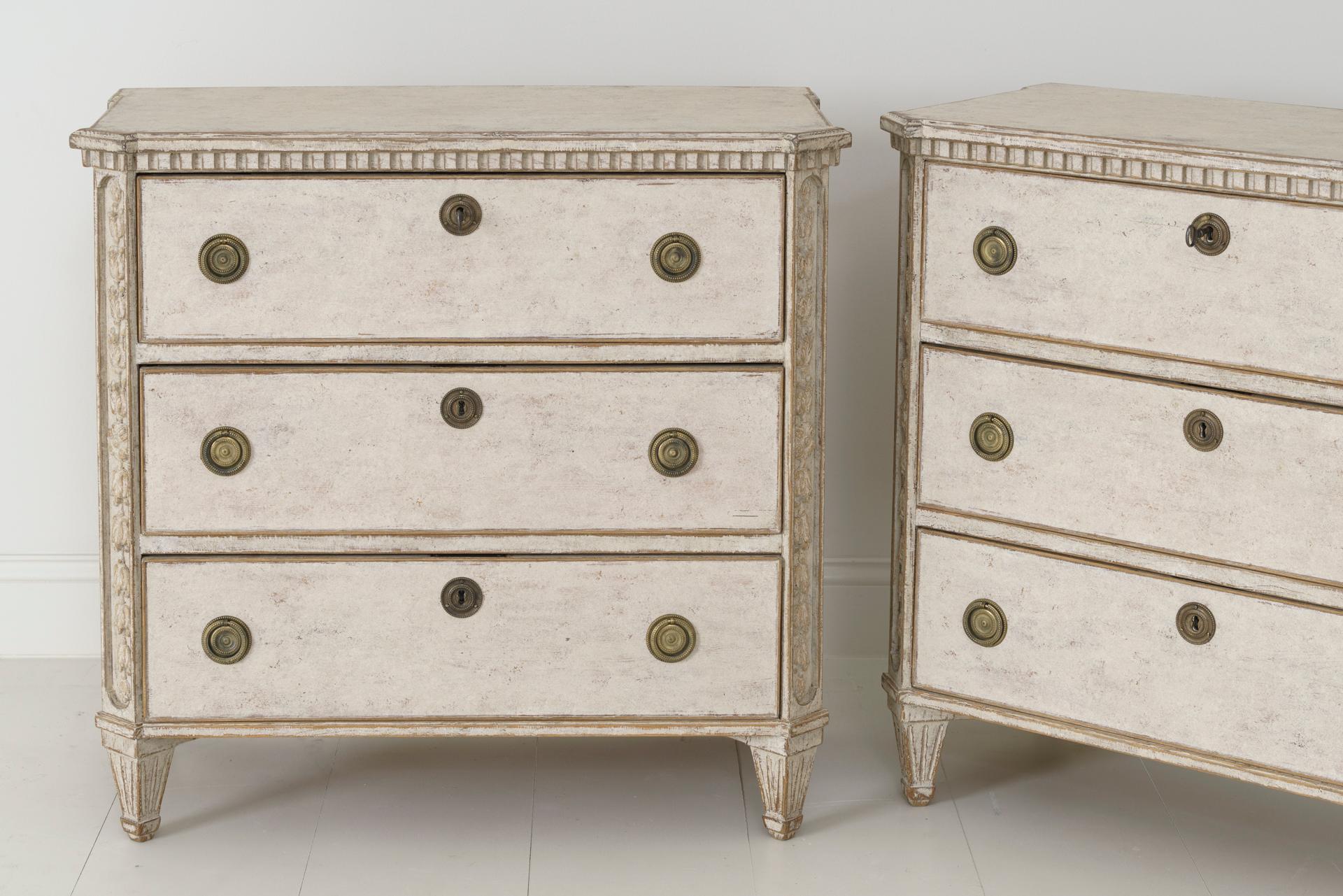 19th Century Pair of Swedish Gustavian Painted Bedside Commodes 7
