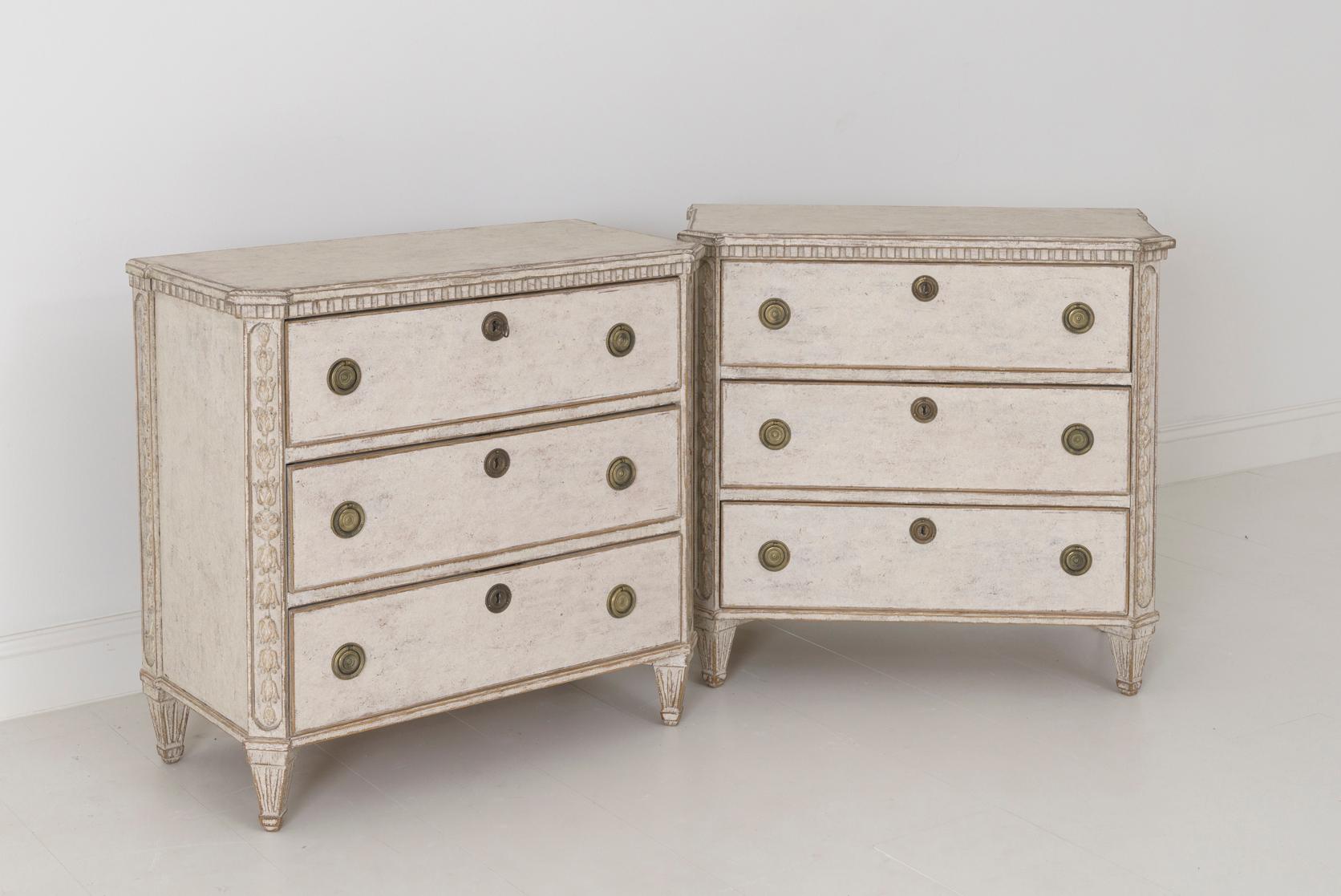 19th Century Pair of Swedish Gustavian Painted Bedside Commodes 2