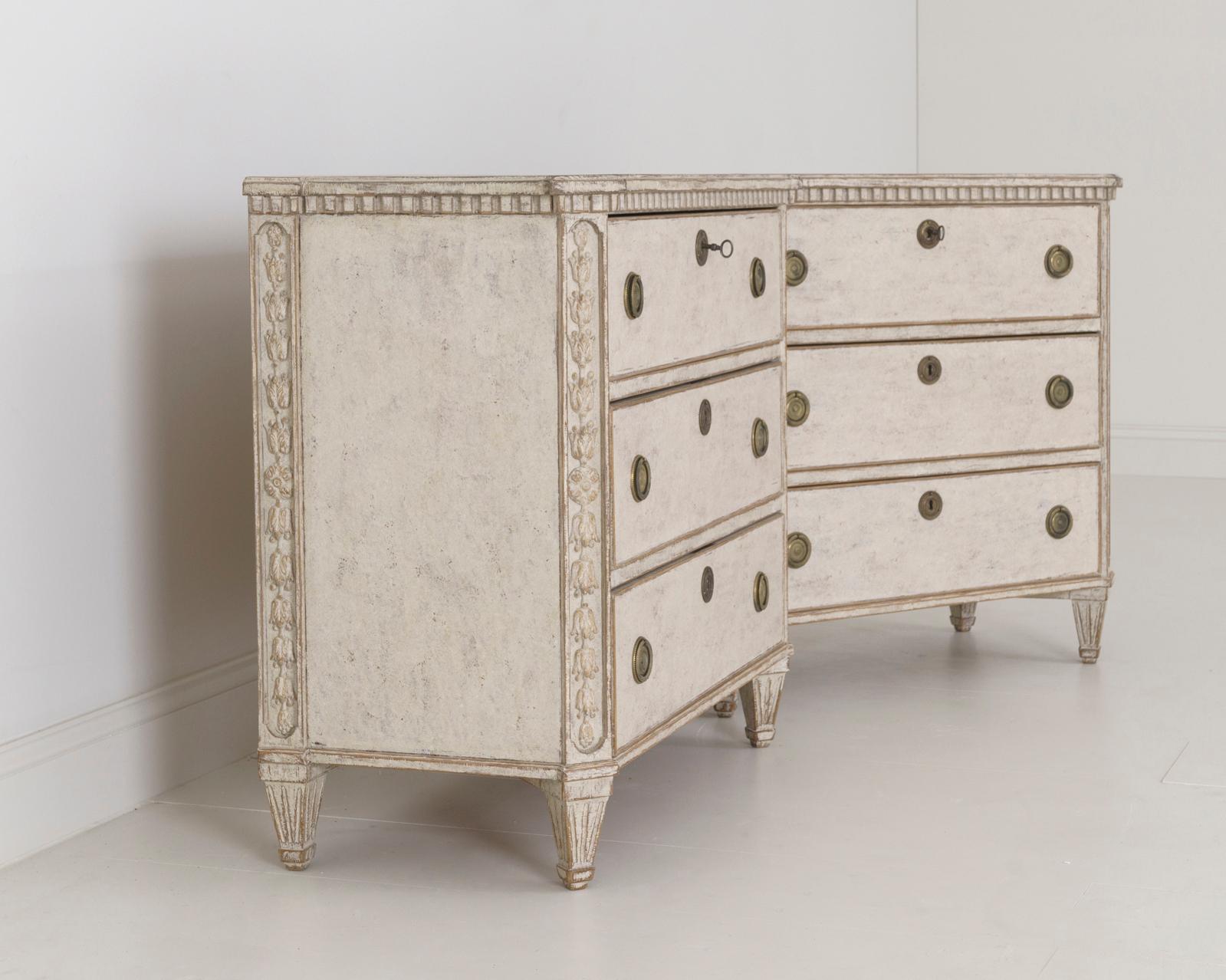 19th Century Pair of Swedish Gustavian Painted Bedside Commodes 3