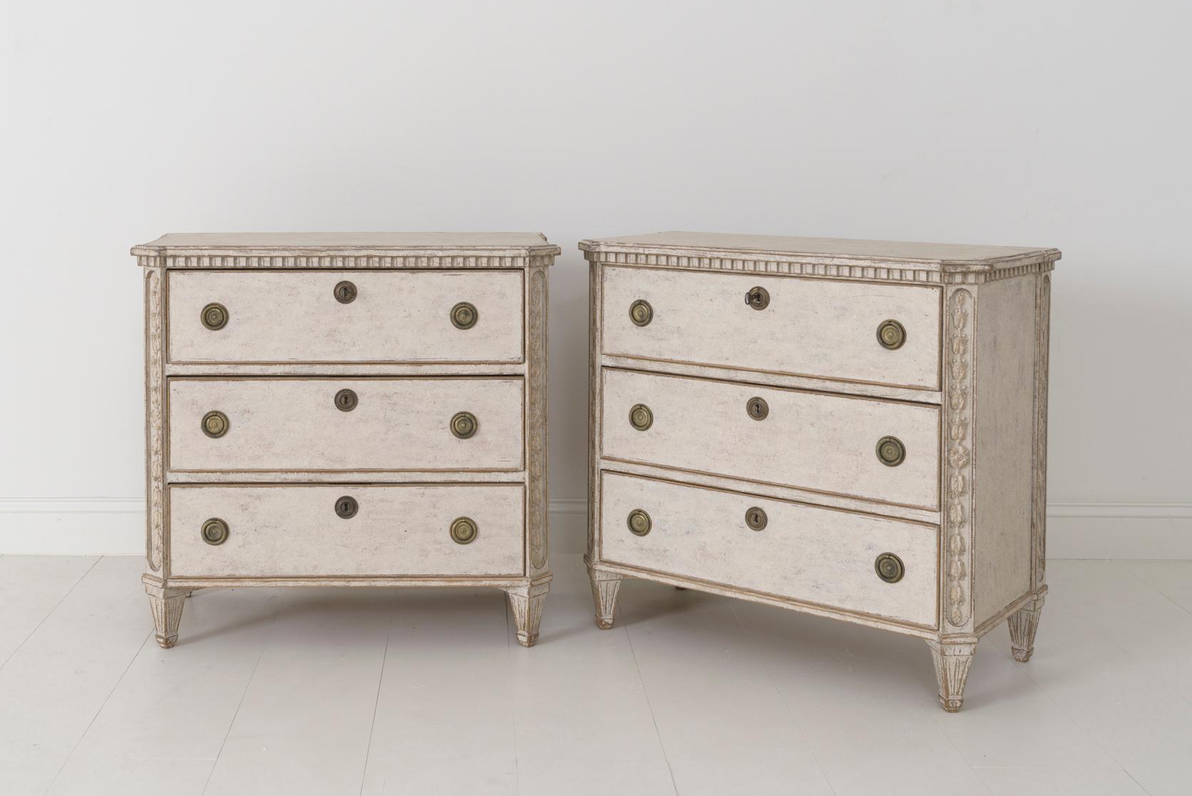 19th Century Pair of Swedish Gustavian Painted Bedside Commodes 4