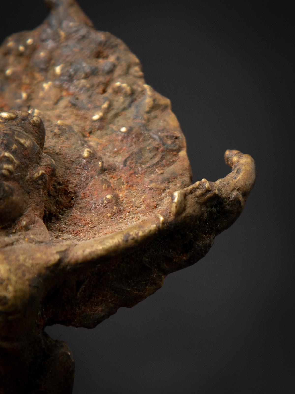 Paire de deux statues de Garuda népalaises en bronze ancien du 19ème siècle en vente 9