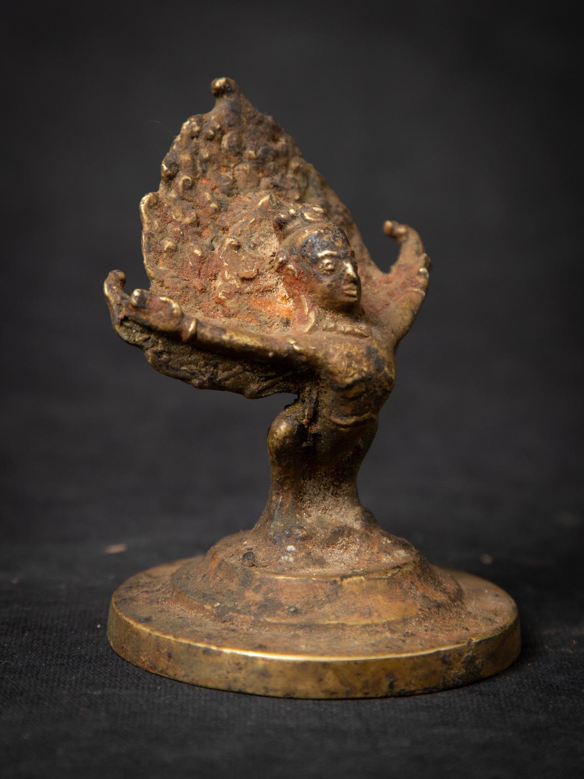 XIXe siècle Paire de deux statues de Garuda népalaises en bronze ancien du 19ème siècle en vente