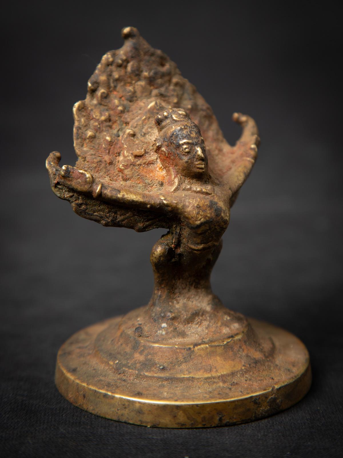 Paire de deux statues de Garuda népalaises en bronze ancien du 19ème siècle en vente 2