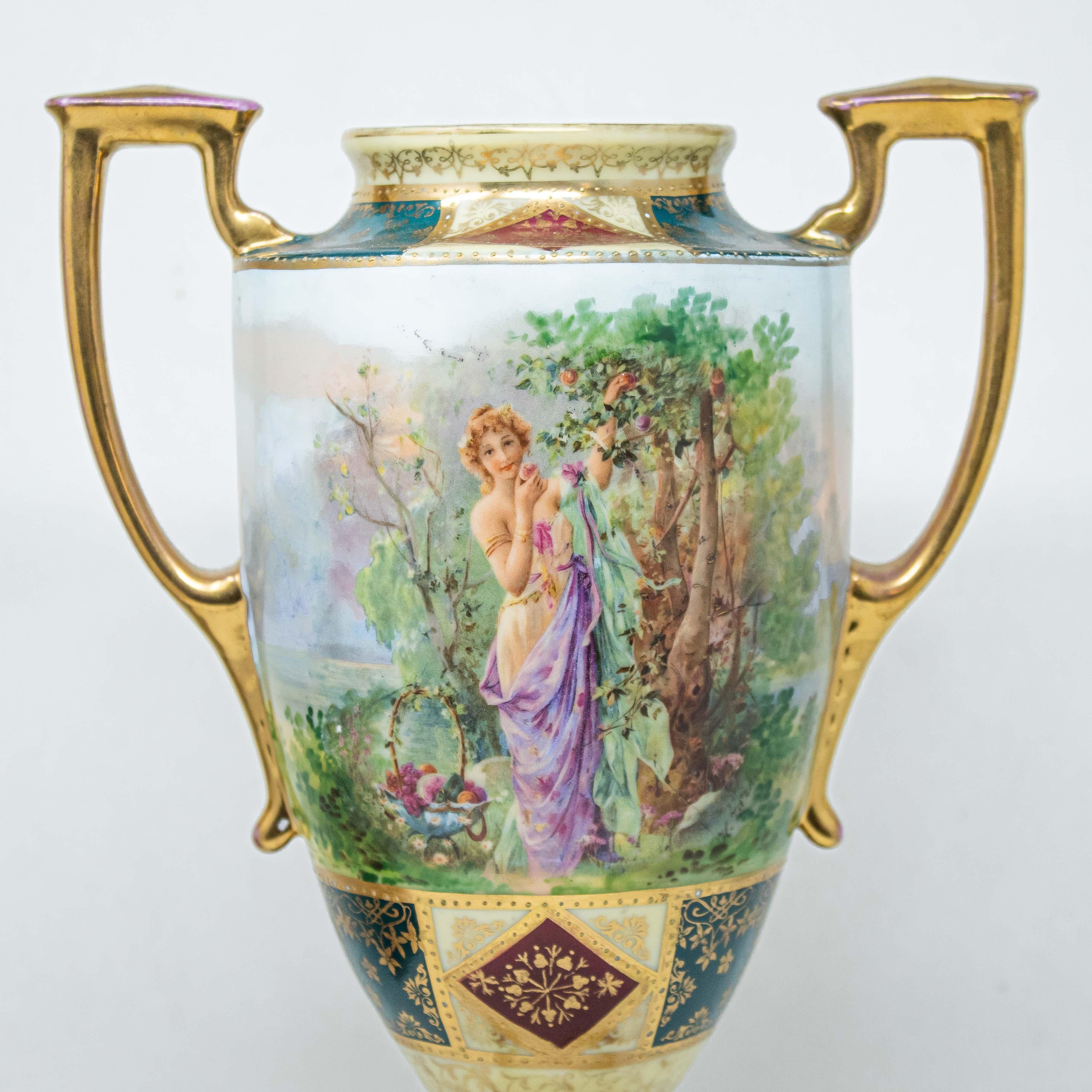 Paar Vasen, österreichische Porzellanwerkstatt, 19. Jahrhundert (Emailliert) im Angebot