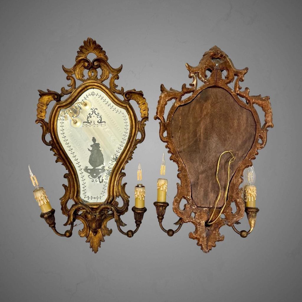 Italian 19th Century Pair of Venetian Giltwood Sconces with Engraved Glass Background For Sale