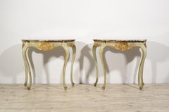 19e siècle, Paire de consoles de bois laqué de style Louis XV vénitien