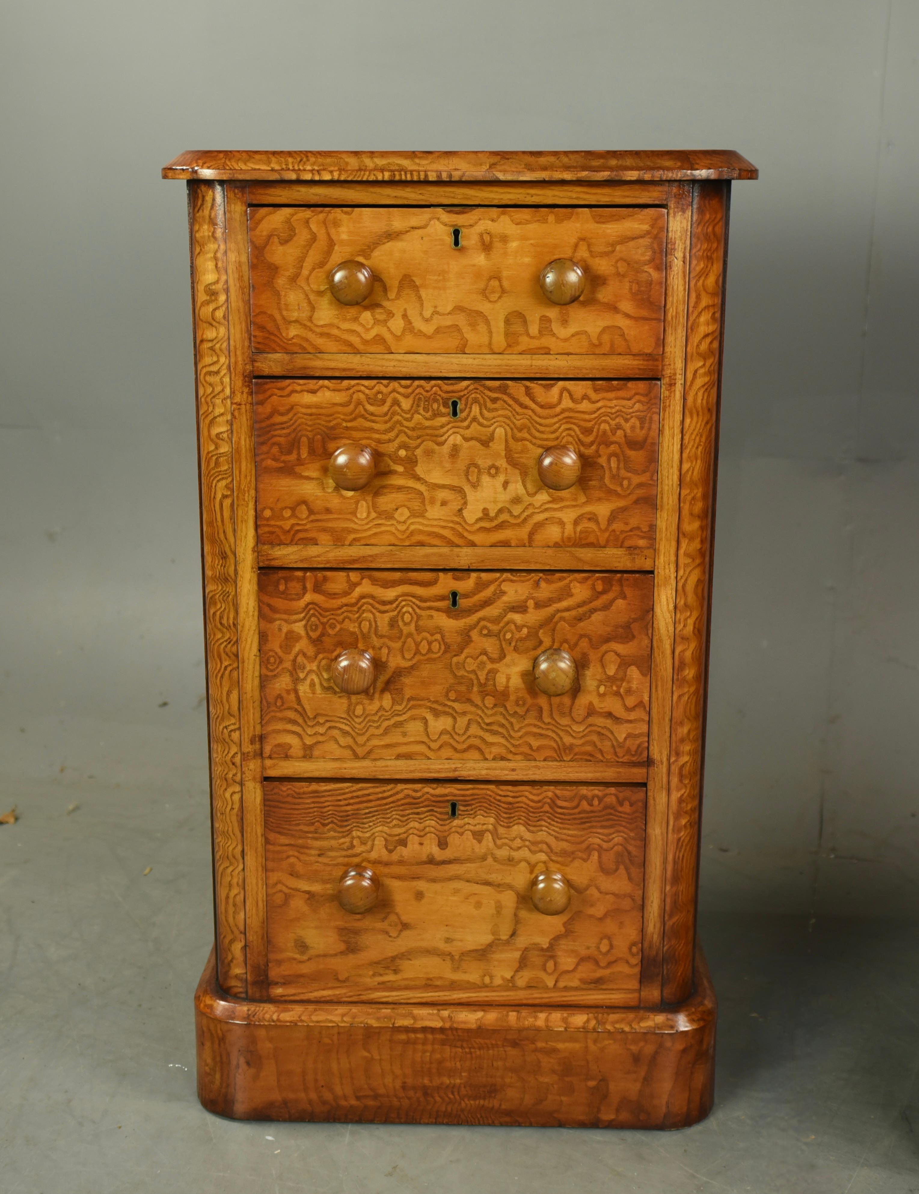 19th century pair of Victorian bedside chests of drawers night stands In Good Condition In Chelmsford, GB