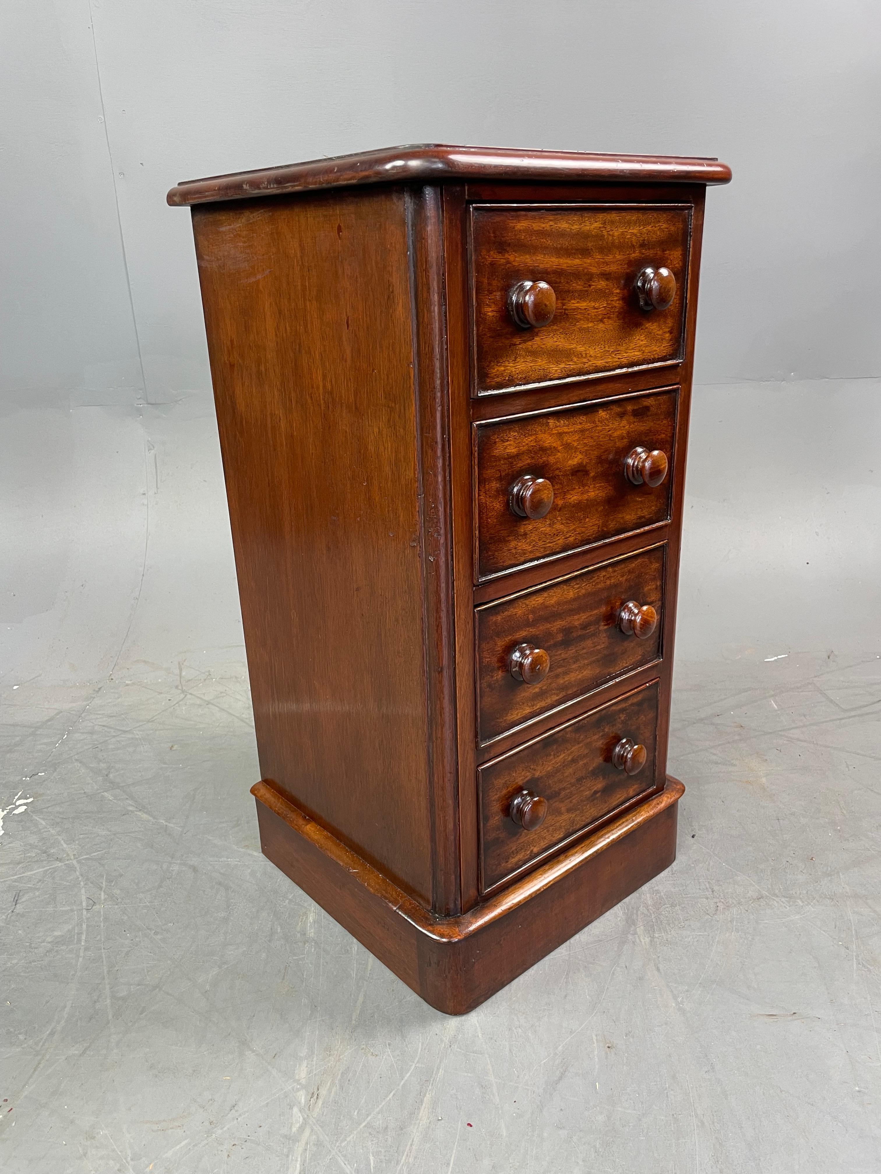 Mahogany 19th century pair of Victorian bedside chests of drawers nite lockers 