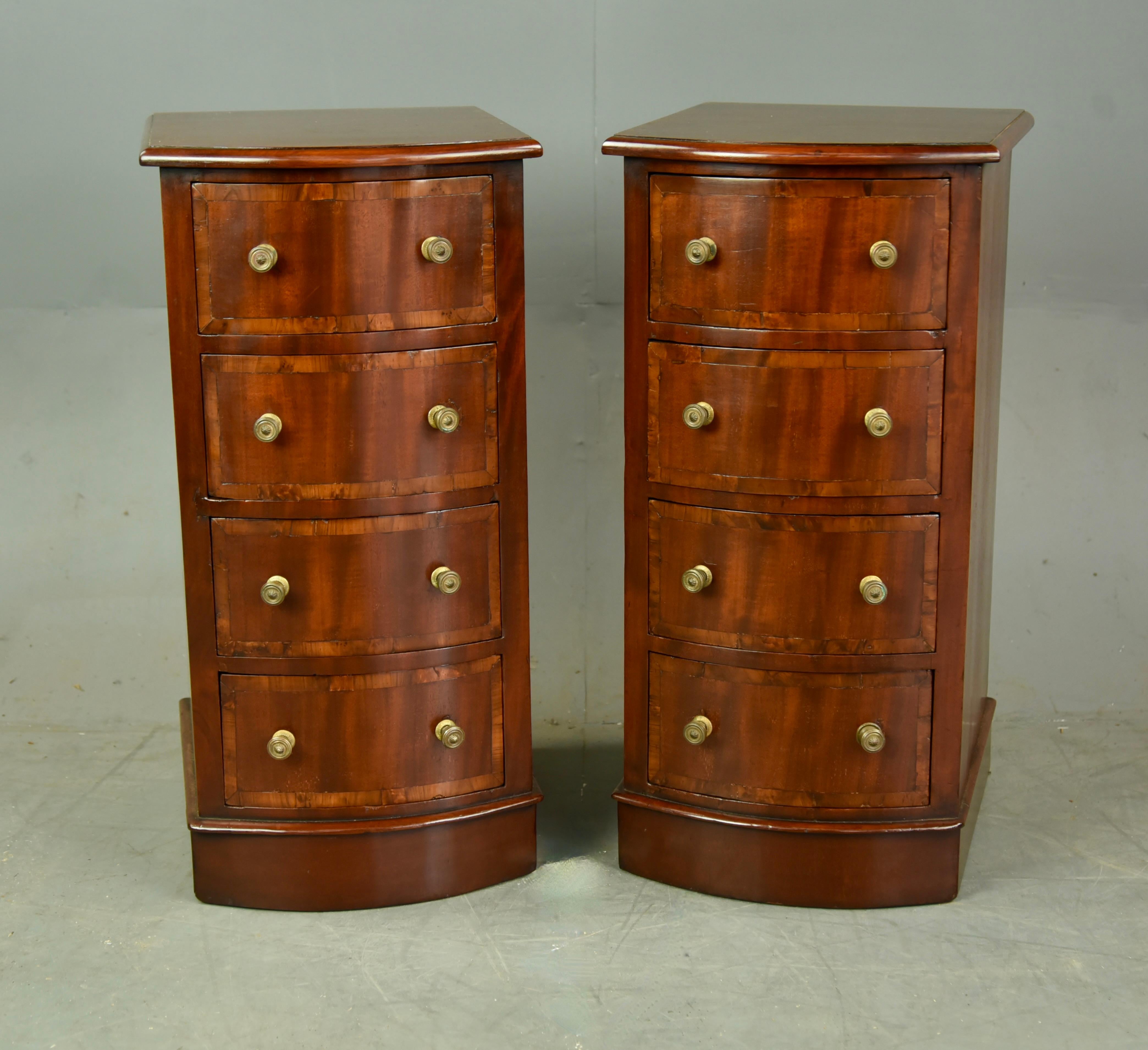 Fine and rare pair of English 19th century Regency style bow front bedside chests of drawers circa 1870 .

Both chests have 4 graduating drawers that have solid brass knobs with yew cross banded drawers .
This unique pair of bedside chests are in