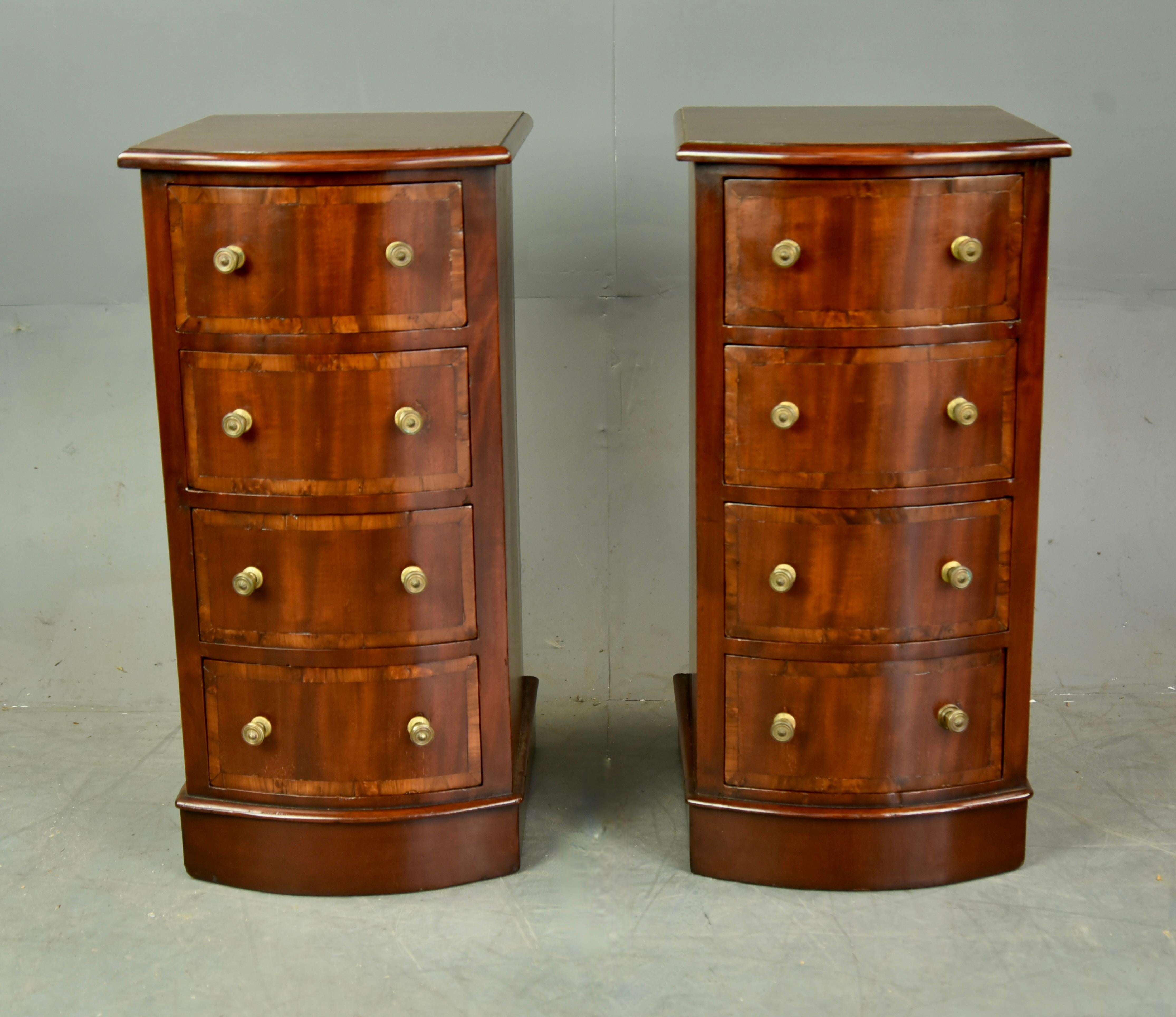 19th century pair of Victorian bow front bedside chests of drawers  In Good Condition In Chelmsford, GB