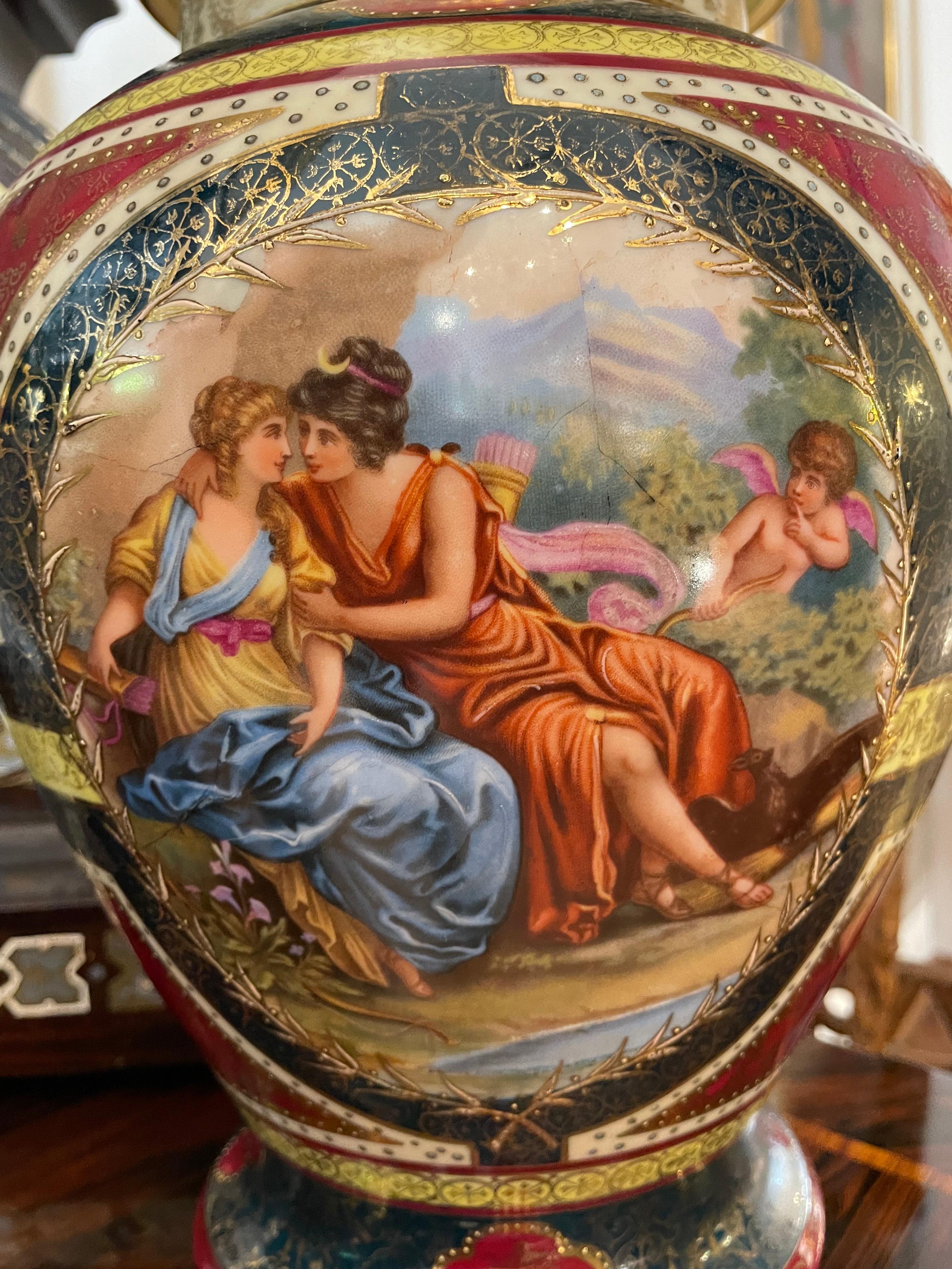 Paar Wiener Porzellanvasen des 19. Jahrhunderts, lila, rot, grün und Gold 9