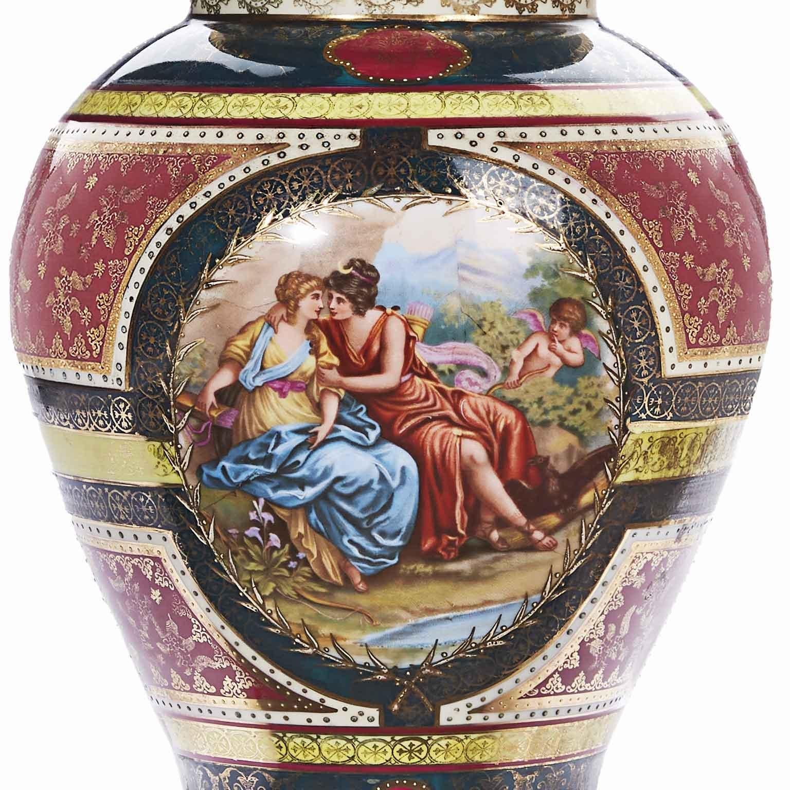 Paar Wiener Porzellanvasen des 19. Jahrhunderts, lila, rot, grün und Gold (Handbemalt)