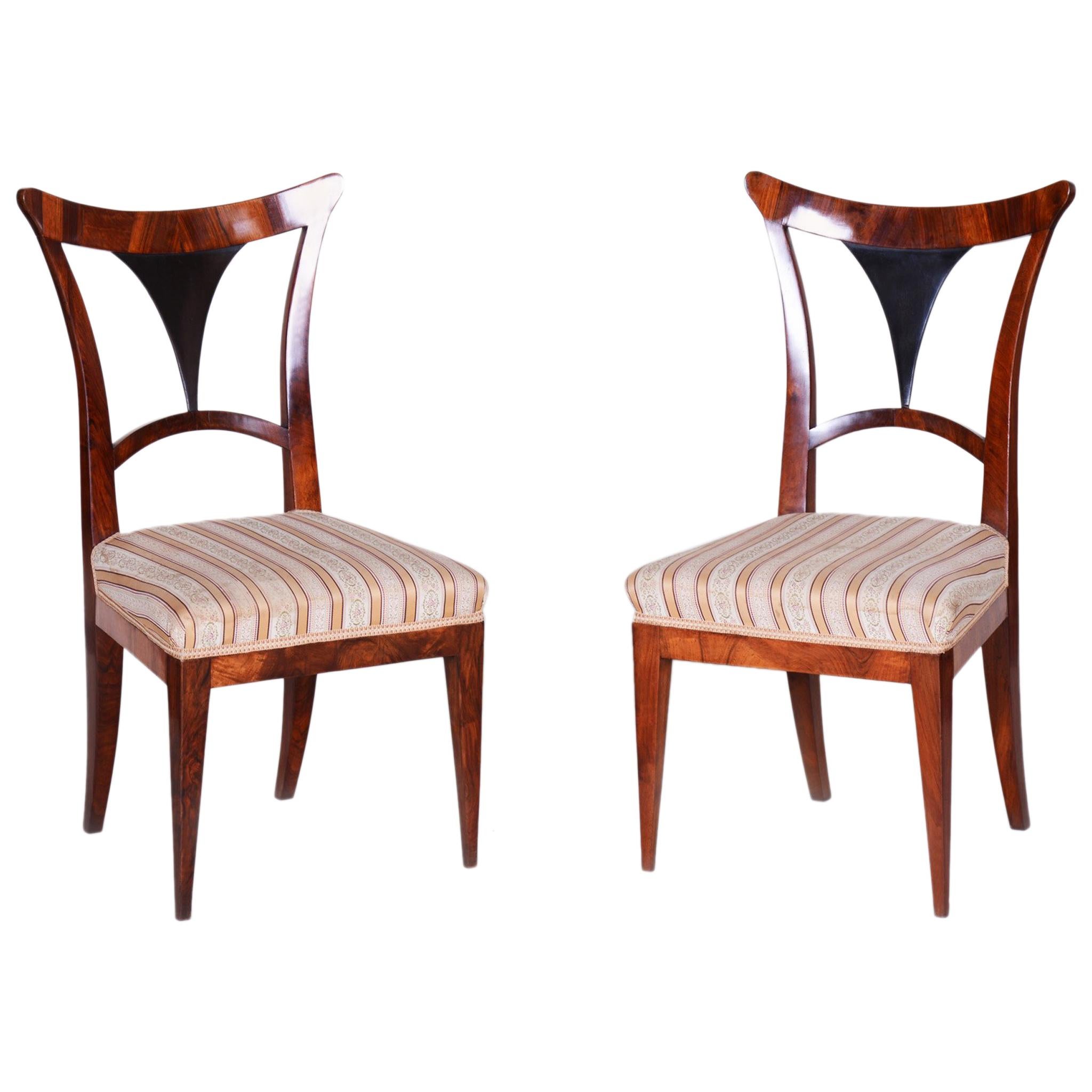 19th Century Pair of Walnut Austrian Biedermeier Chairs, Wien, Period 1810-1819