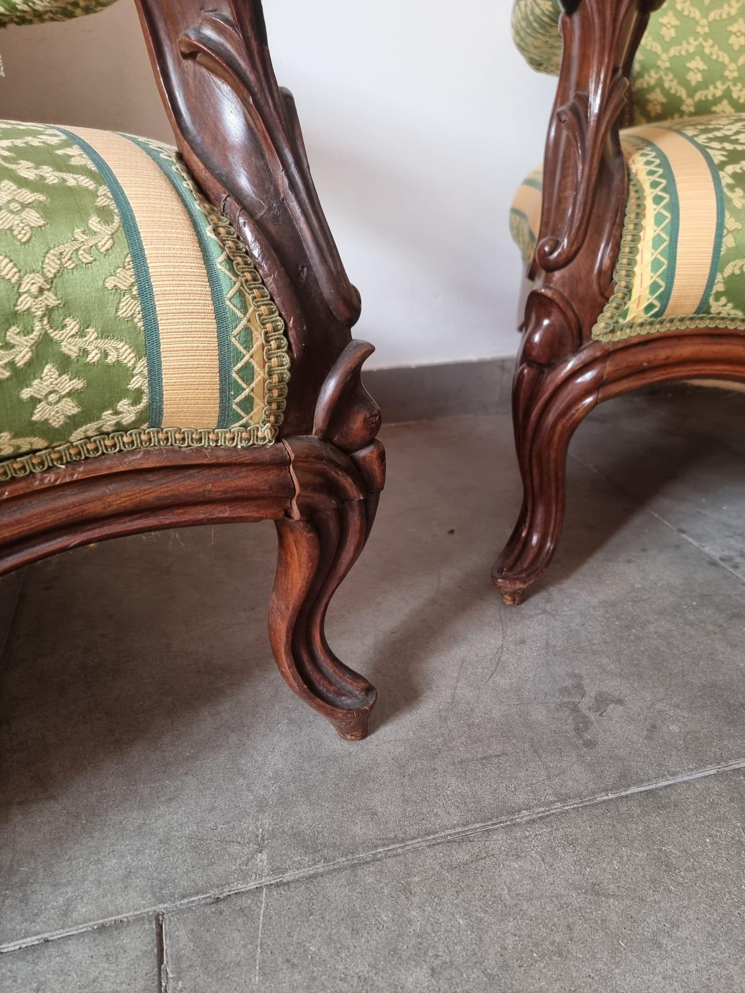 19th century pair of walnut sofas For Sale 6