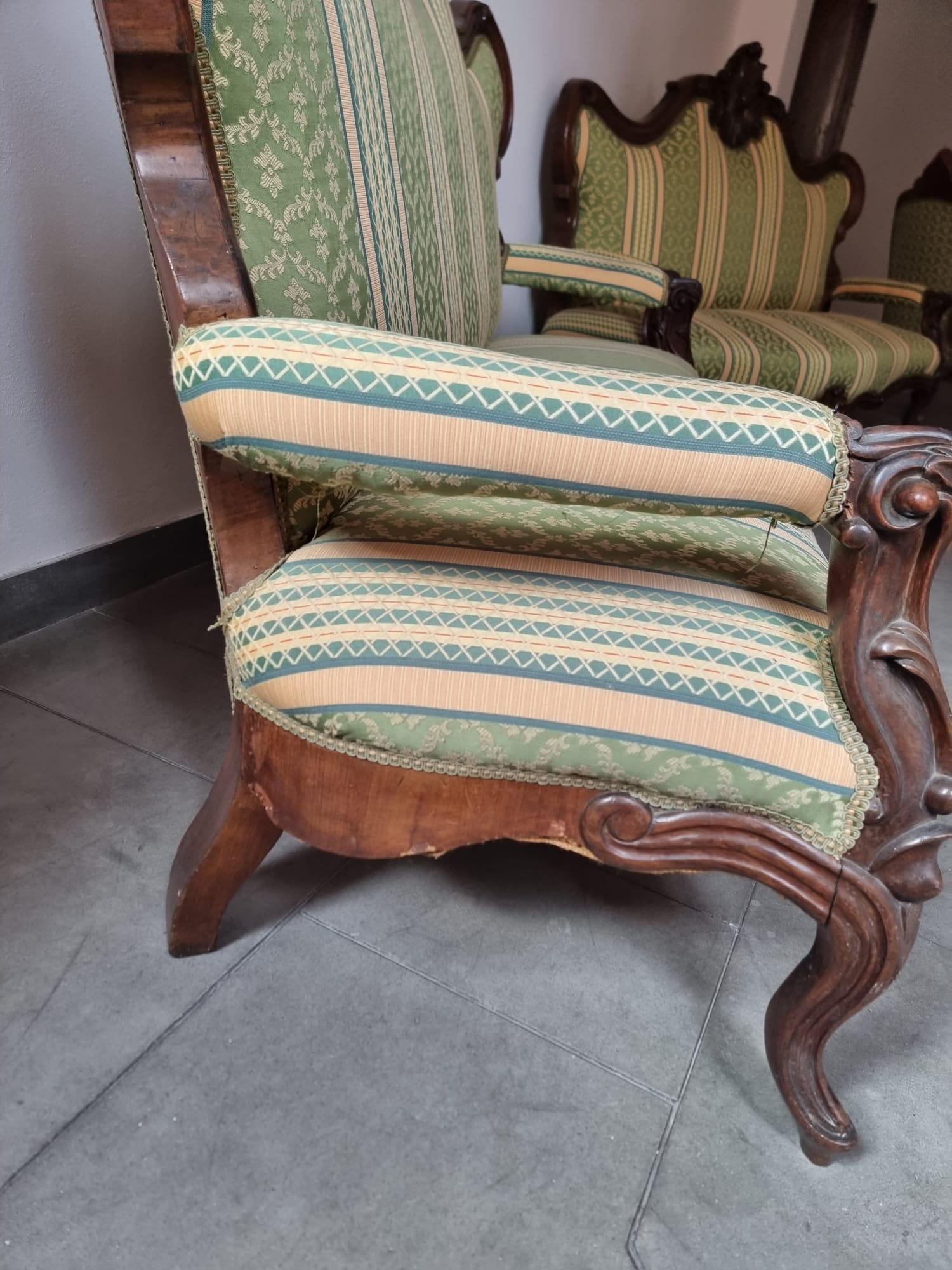 19th century pair of walnut sofas For Sale 3