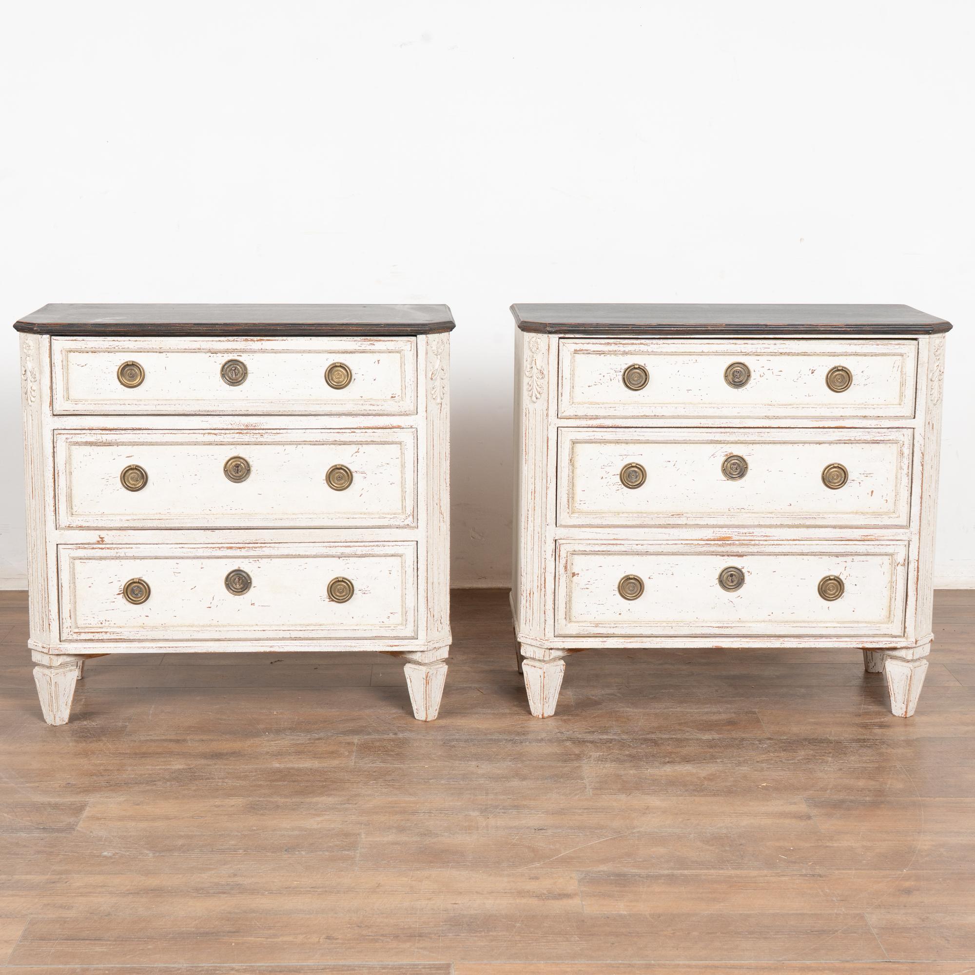 Brass 19th Century Pair of White Painted Swedish Gustavian Chest of Drawers For Sale
