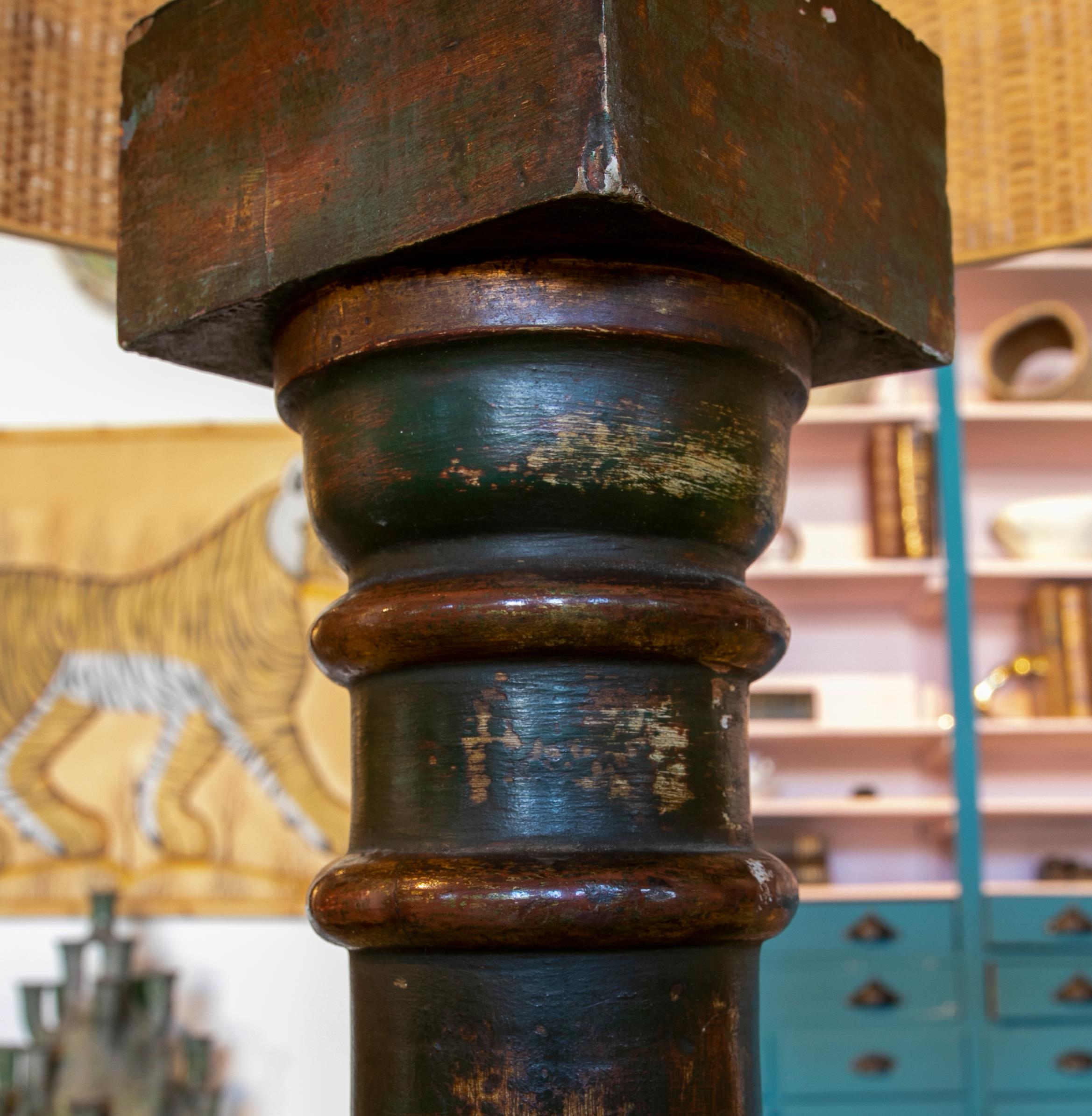 20ième siècle Paire de lampes à balustre en bois polychromées en vert du 19ème siècle en vente