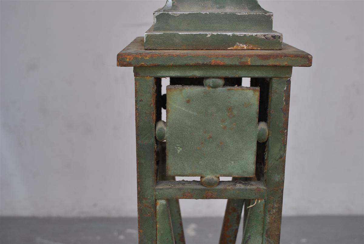 19th Century Pair of Wrought Iron and Bronze Railing Feet In Fair Condition For Sale In Marseille, FR