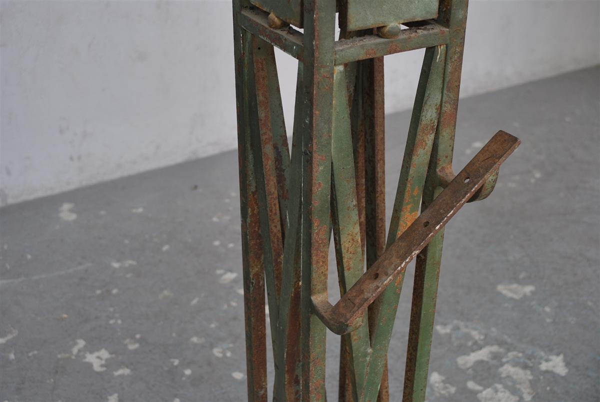 19th Century Pair of Wrought Iron and Bronze Railing Feet For Sale 2