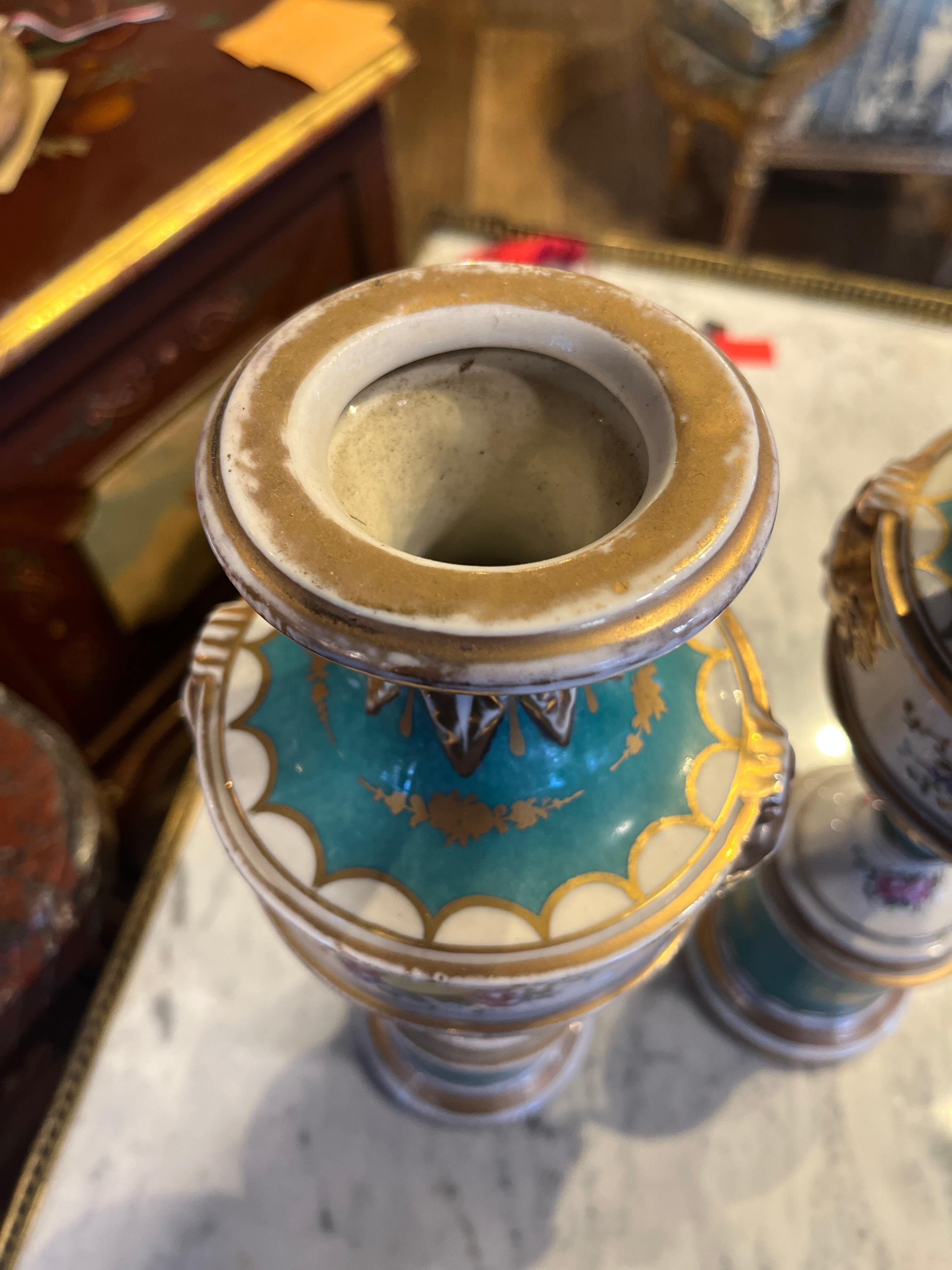 French 19th Century Pair Paris Porcelain Pedestal Vases For Sale