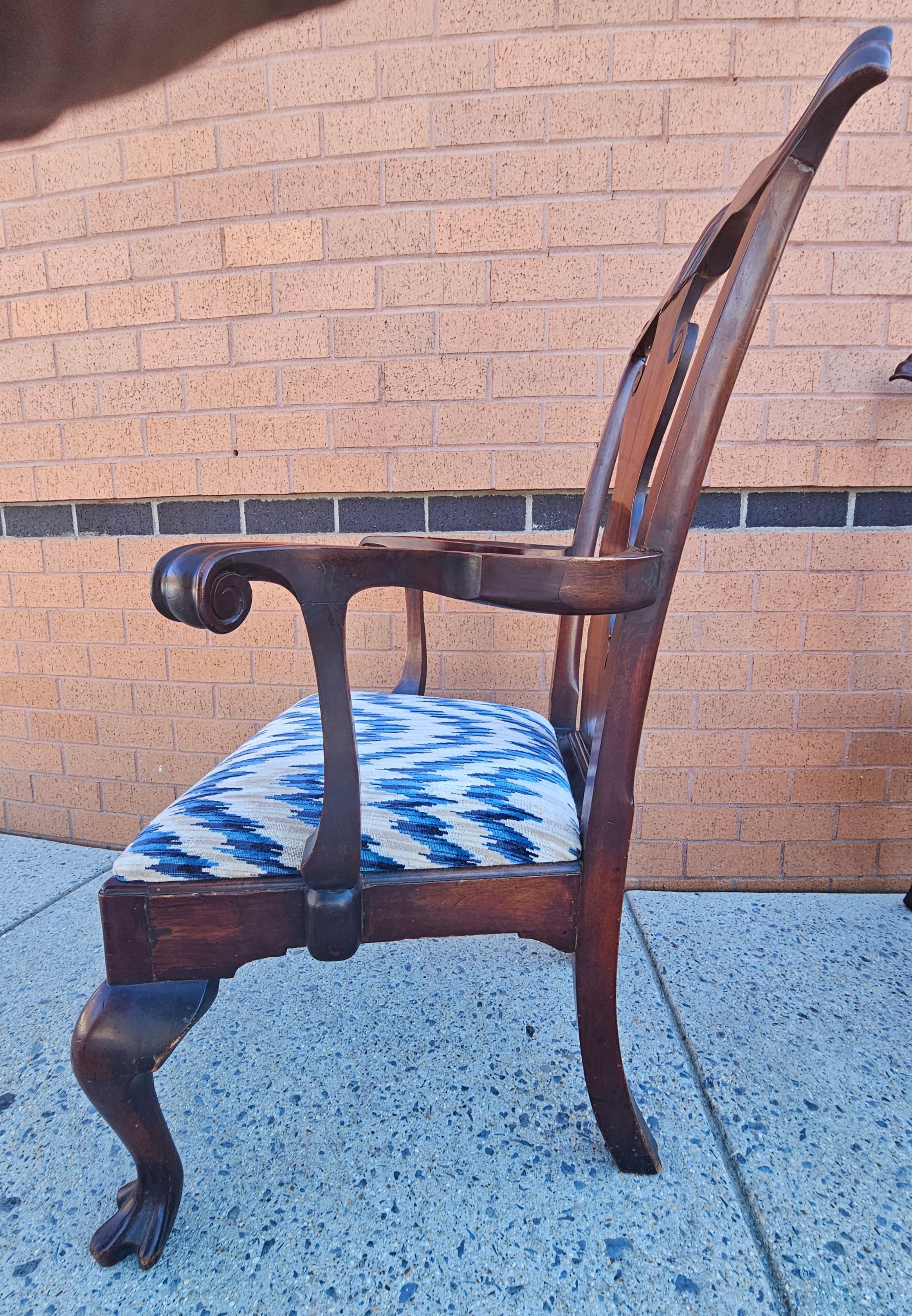 Verniciato Coppia di poltrone con seduta imbottita in mogano Philadelphia Chippendale del XIX secolo in vendita