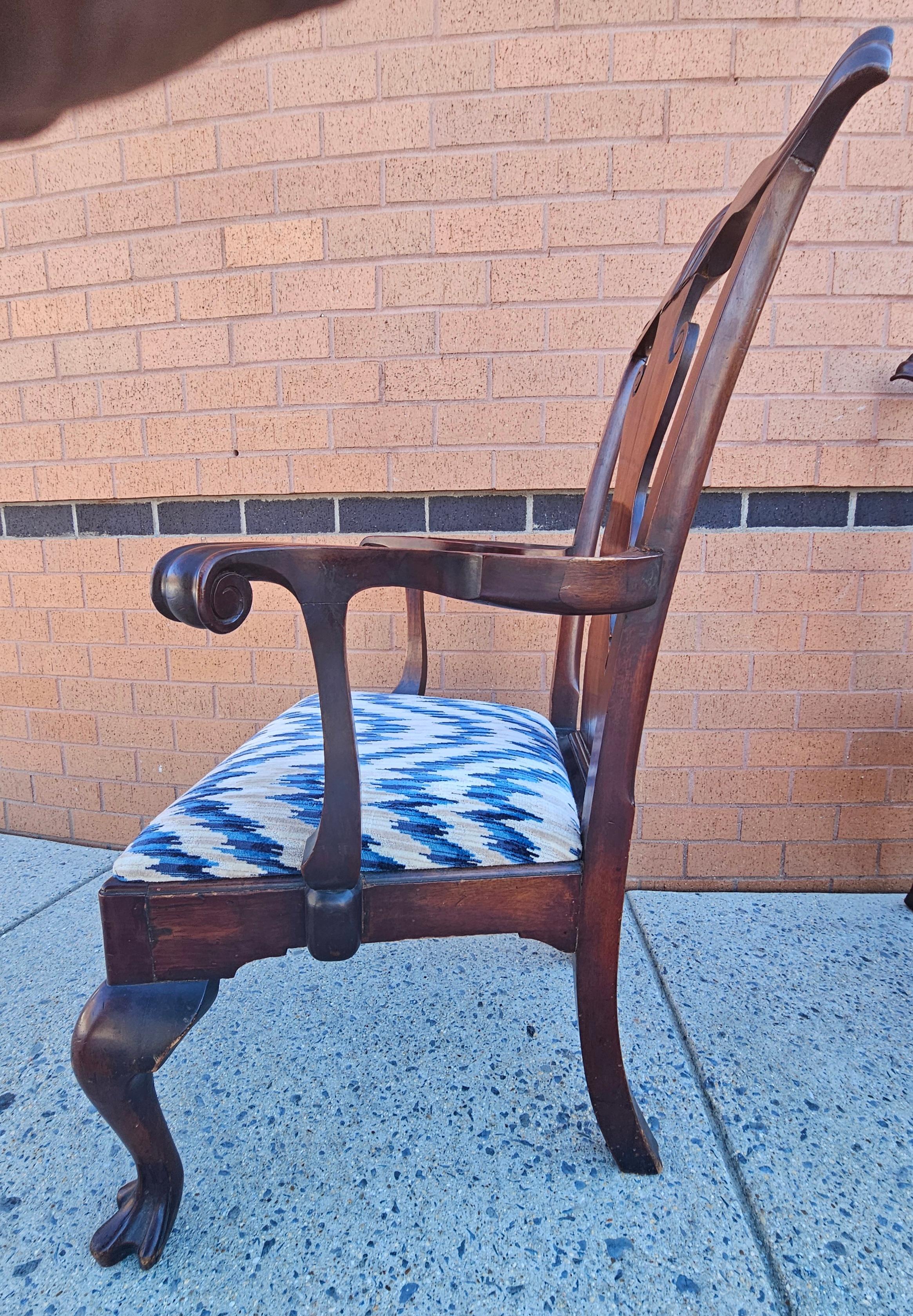 Varnished 19th Century Pair Philadelphia Chippendale Mahogany Upholstered Seat Armchairs For Sale