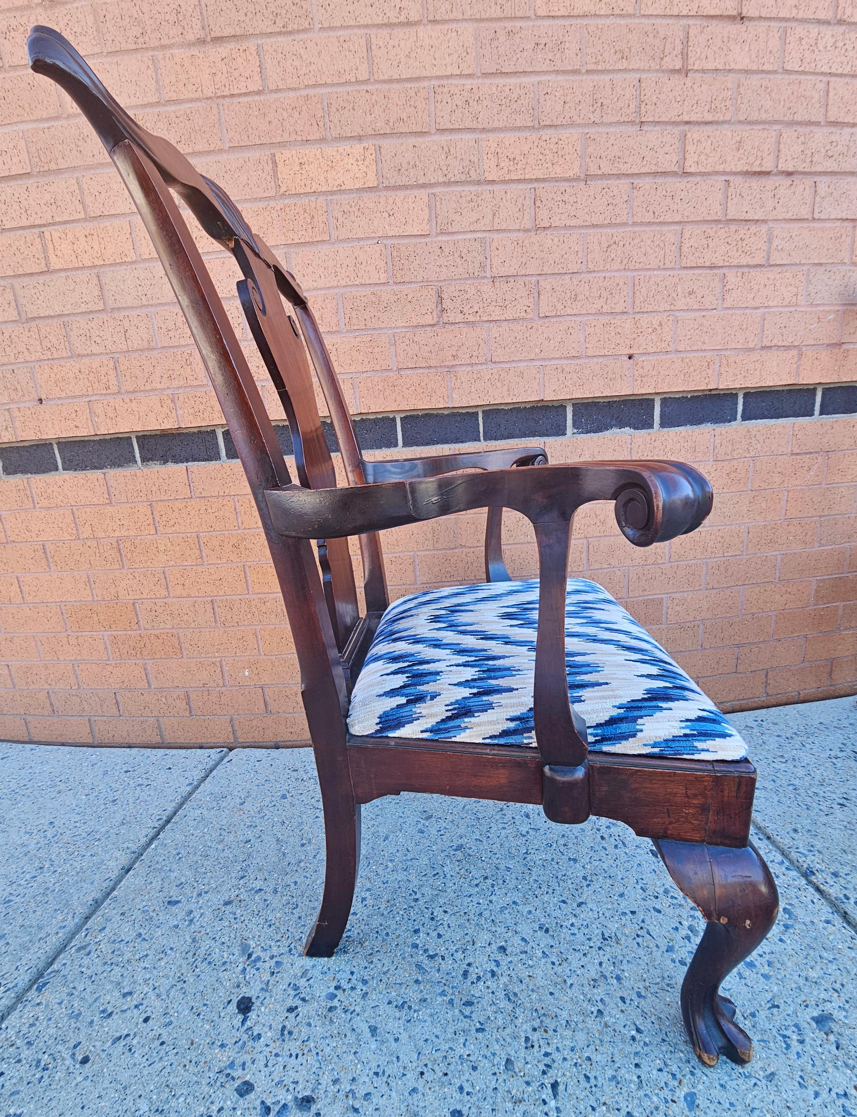 19th Century Pair Philadelphia Chippendale Mahogany Upholstered Seat Armchairs In Good Condition For Sale In Germantown, MD