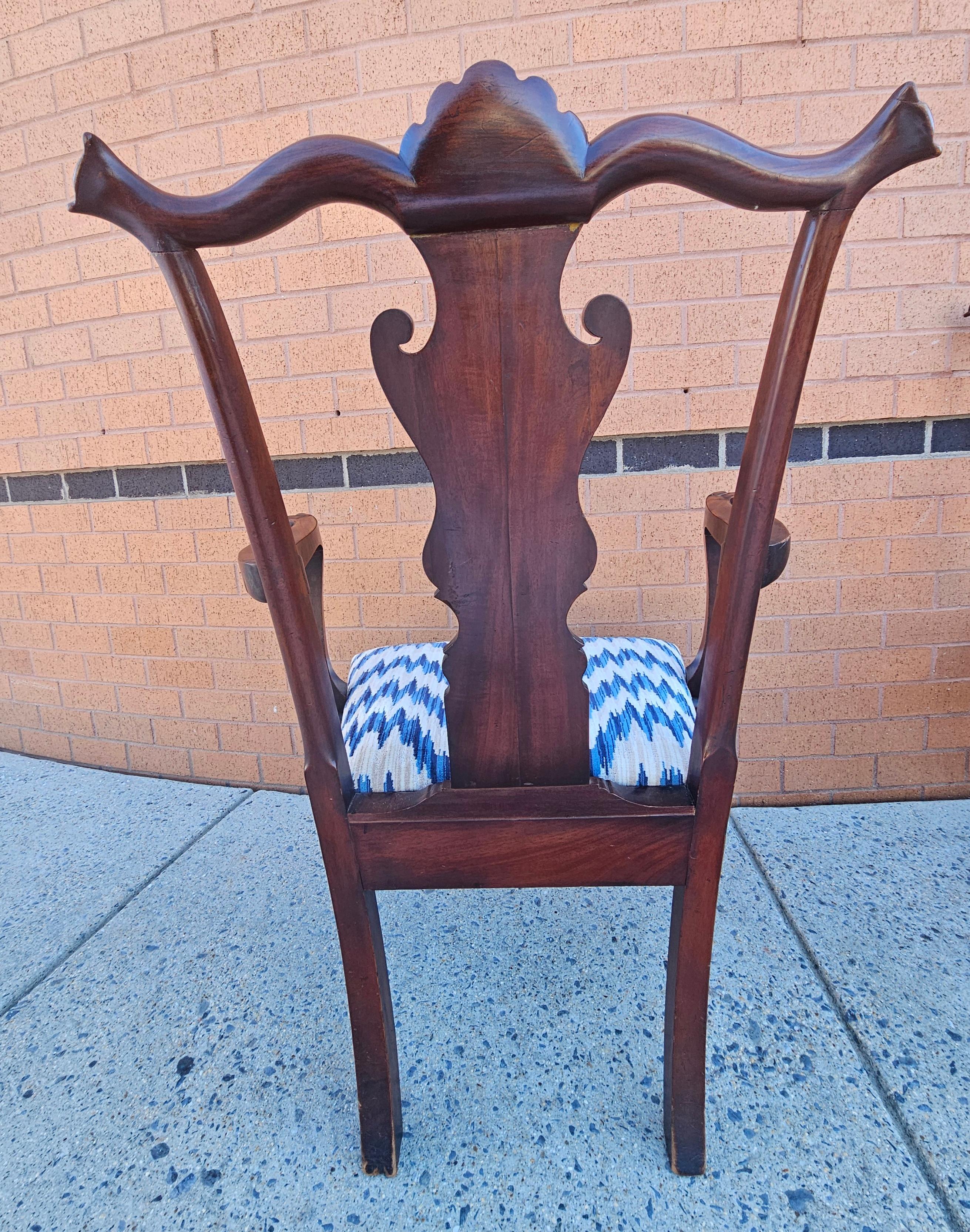 XIXe siècle Paire de fauteuils Philadelphia Chippendale du 19e siècle en acajou avec assise tapissée en vente