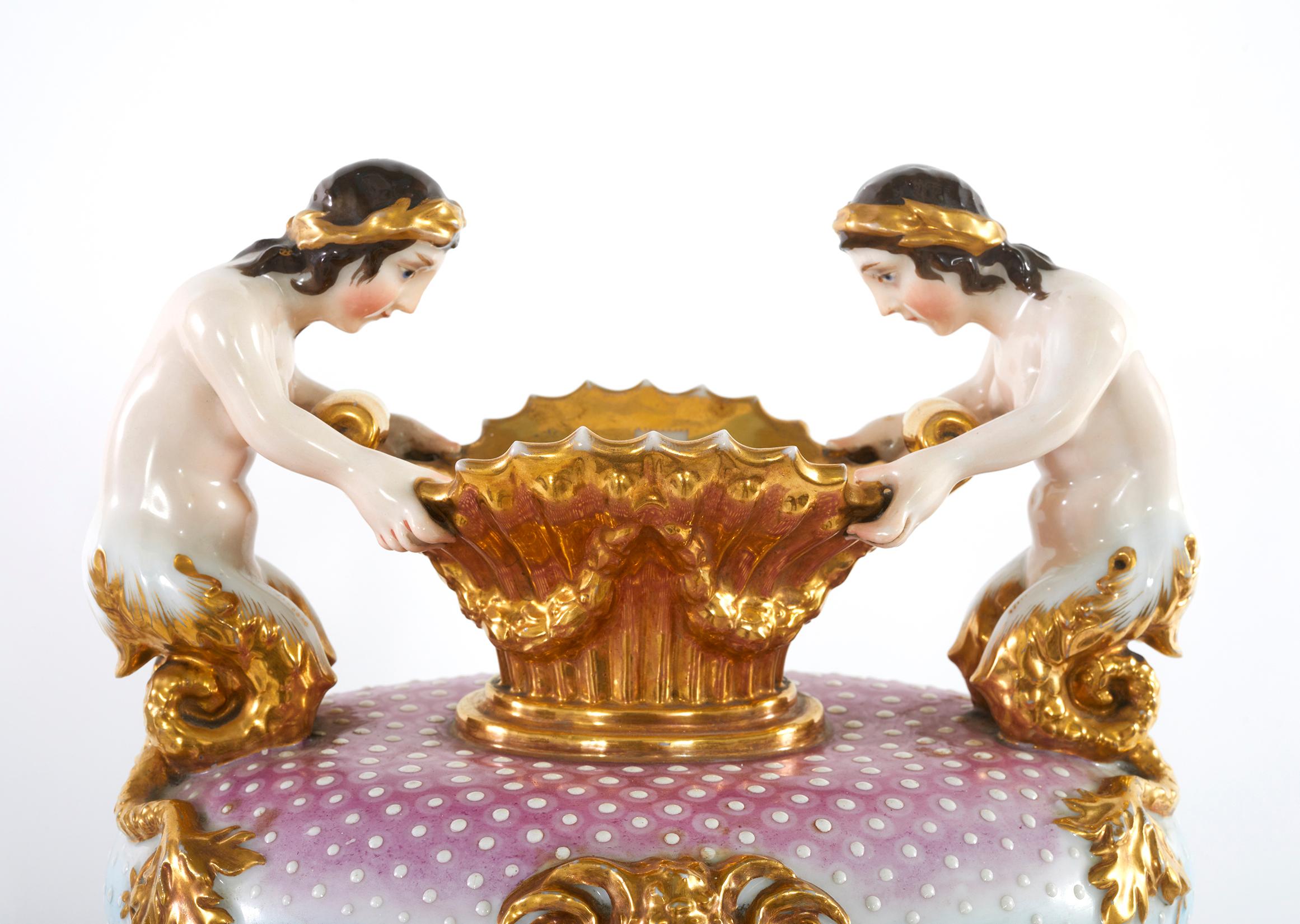 Paar Porzellanvasen / Urnen aus dem 19. Jahrhundert im Angebot 7