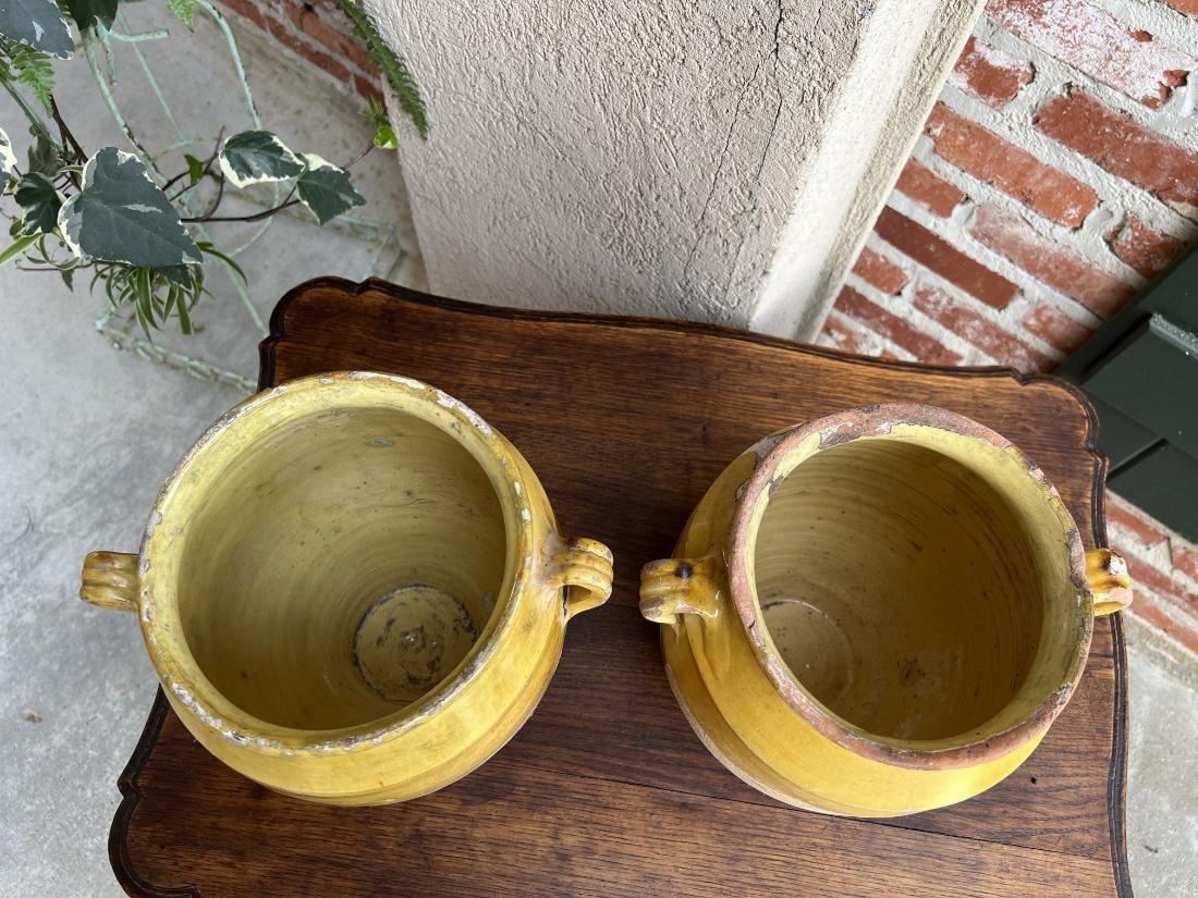 Ensemble de 2 pots à confiture français du 19ème siècle en poterie émaillée jaune provinciale en vente 2