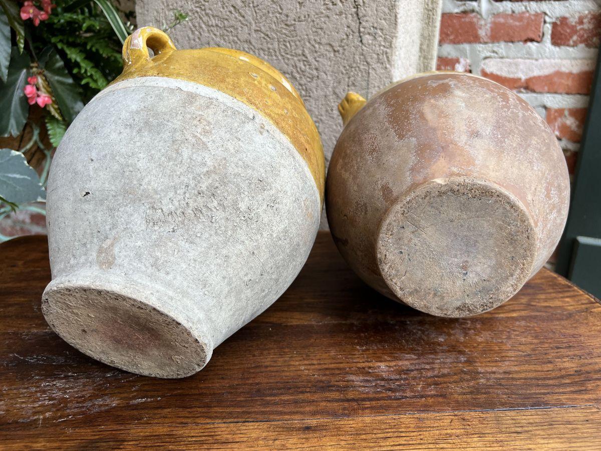 Ensemble ancien de 2 Confit Pots à confiture français en poterie émaillée jaune - Urne de ferme provinciale en vente 4