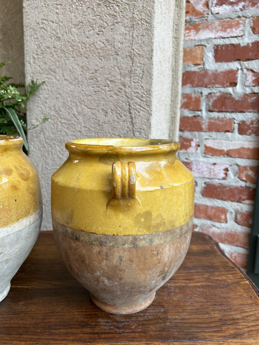 Ensemble ancien de 2 Confit Pots à confiture français en poterie émaillée jaune - Urne de ferme provinciale en vente 9