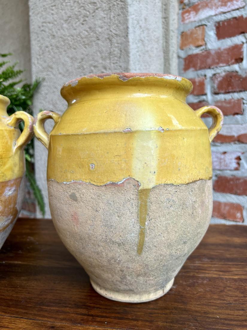 Vernissé Ensemble de 2 pots à confiture français du 19ème siècle en poterie émaillée jaune provinciale en vente