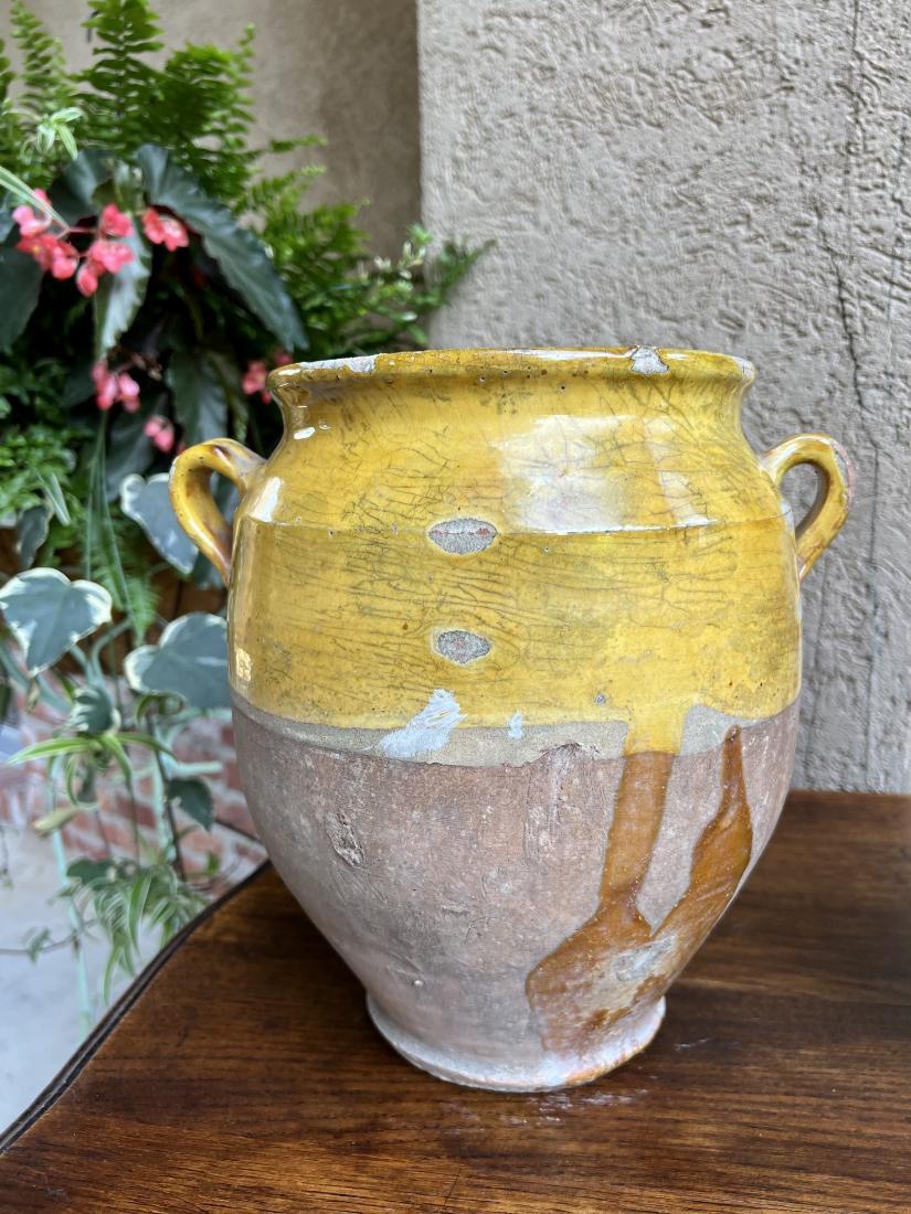 Ensemble de 2 pots à confiture français du 19ème siècle en poterie émaillée jaune provinciale Bon état - En vente à Shreveport, LA
