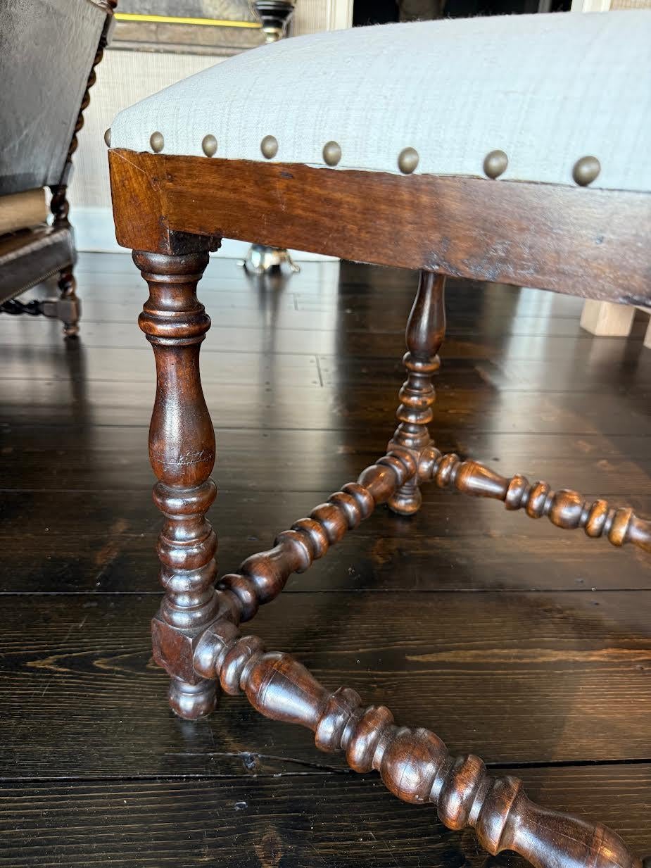 19th Century Pair Square Turned Leg Stools, Italy Italiano en venta